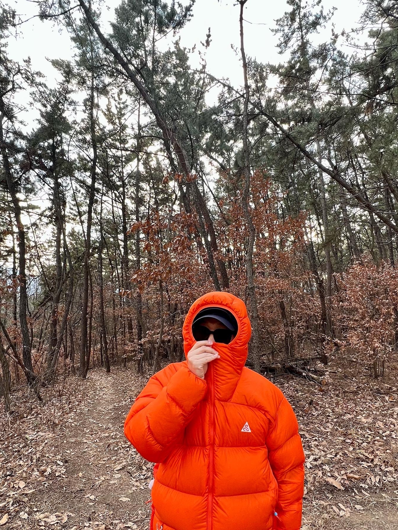 Nike ACG Therma-Fit ADV Lunar Lake Puffer Jacket Safety Orange - Asia, Nike ACG Smith Summit Cargo Pants Black Summit White - Asia 착용 스타일 - 3
