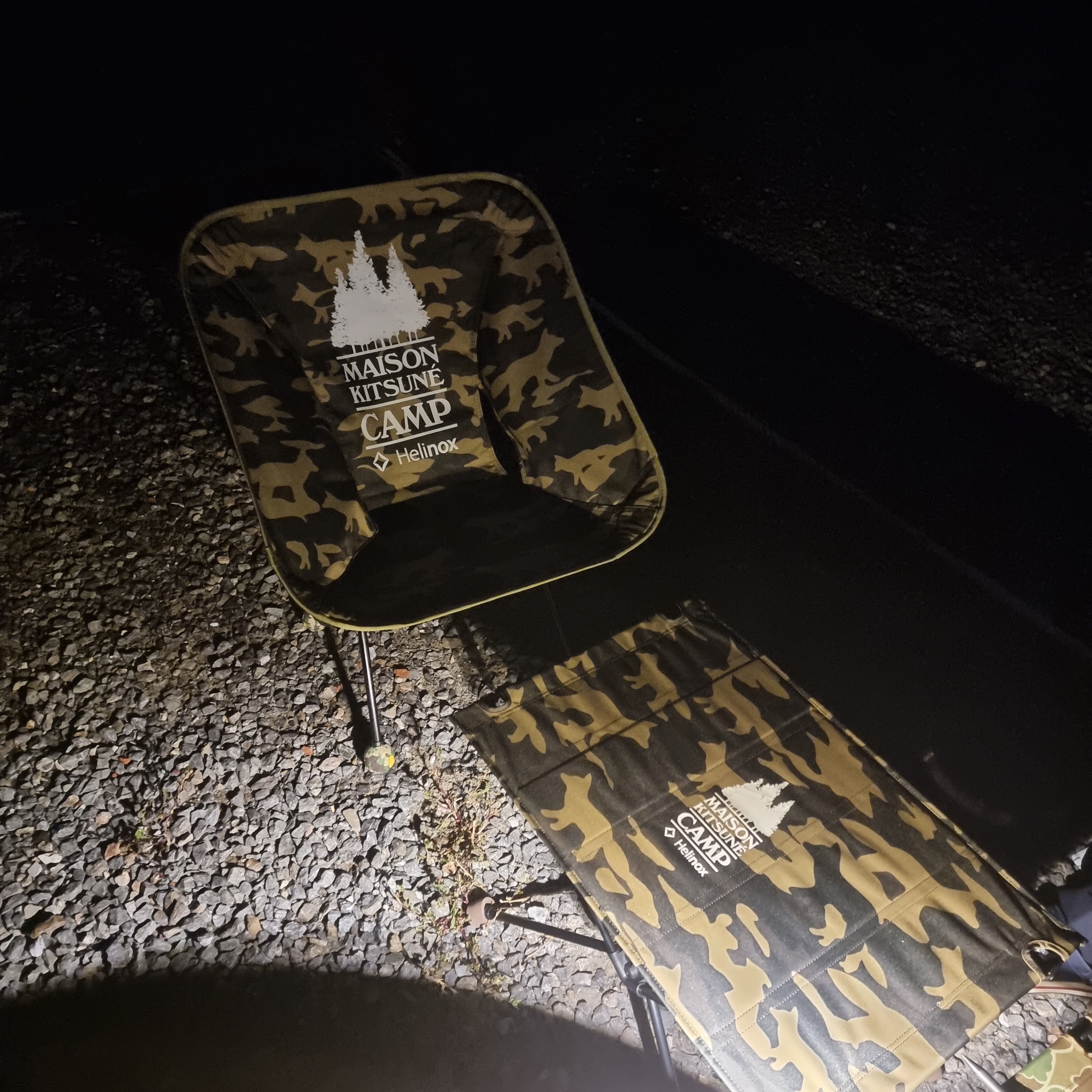 Helinox x Maison Kitsune Chair L MK Camo, Helinox x Maison Kitsune Table M MK Camo 착용 스타일