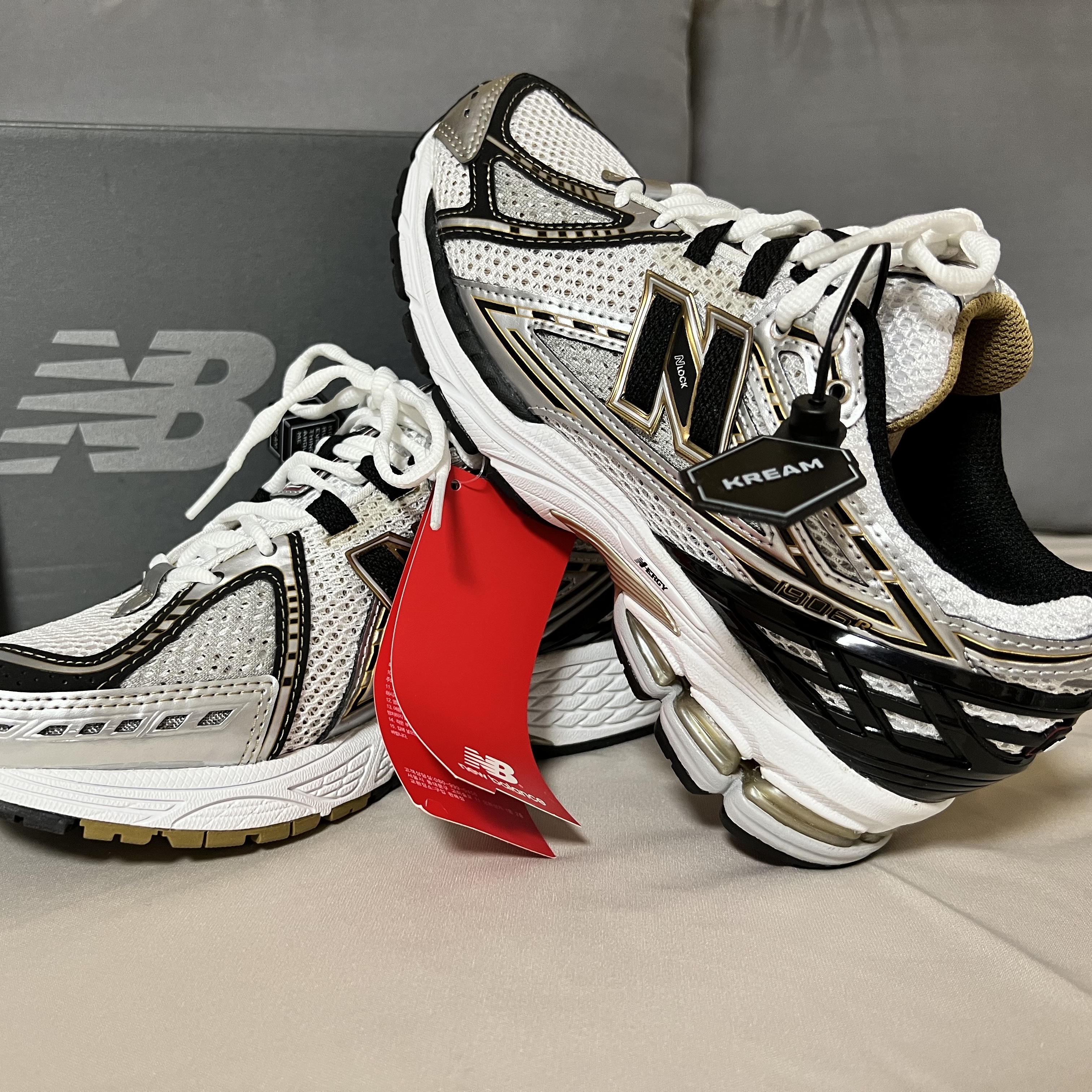 New Balance 1906R White Gold 착용 스타일