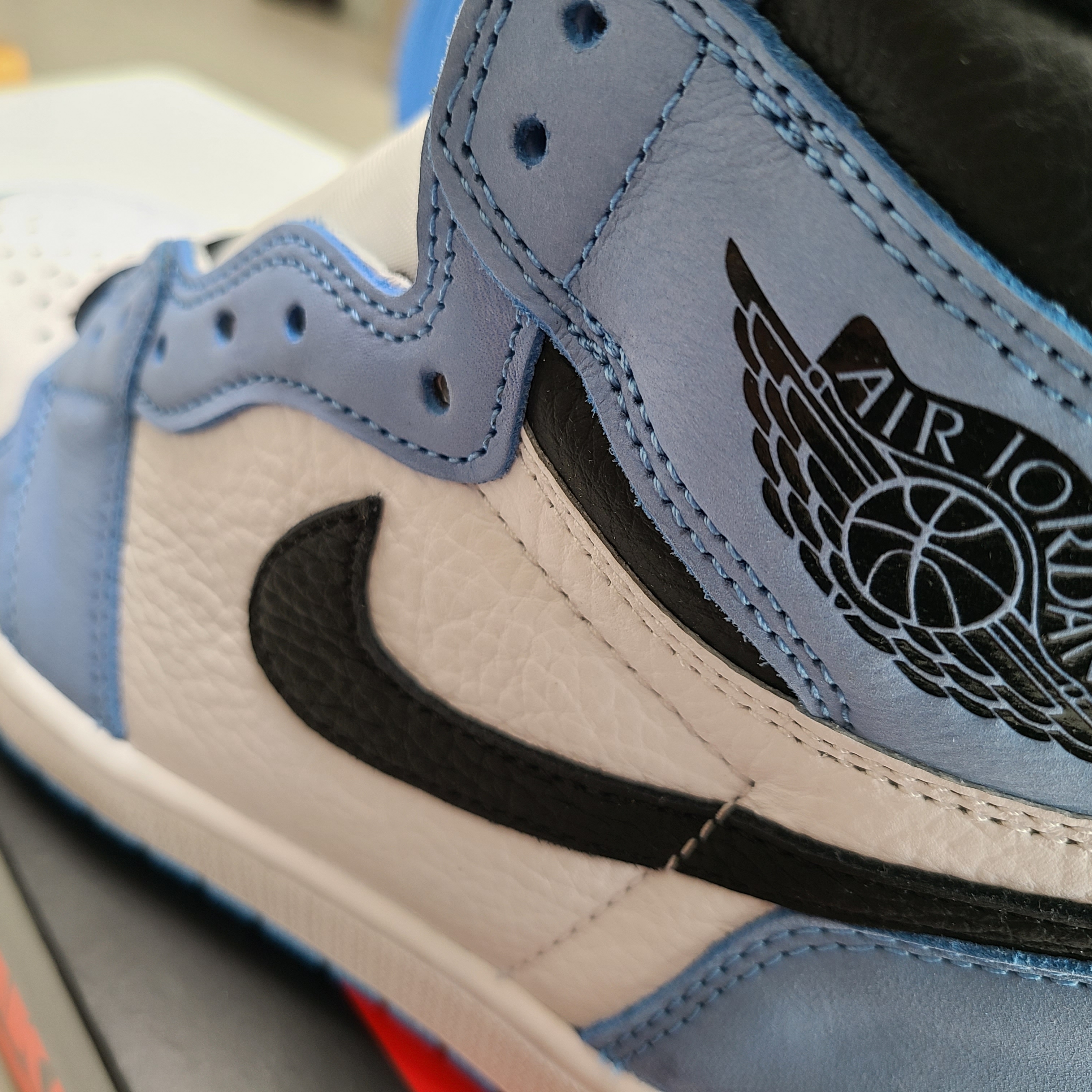 Jordan 1 Retro High OG University Blue 착용 스타일 - 2