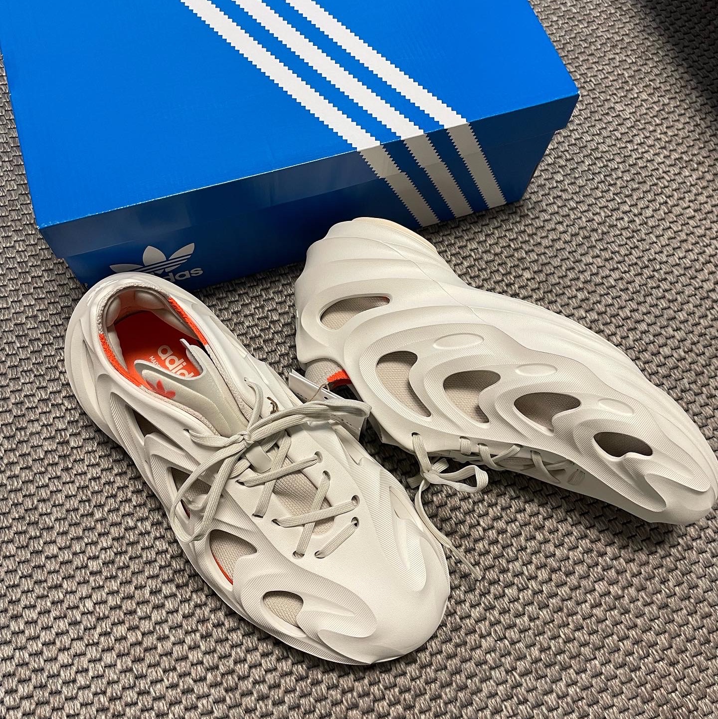 Adidas Adifom Q Off White 착용 스타일 - 2