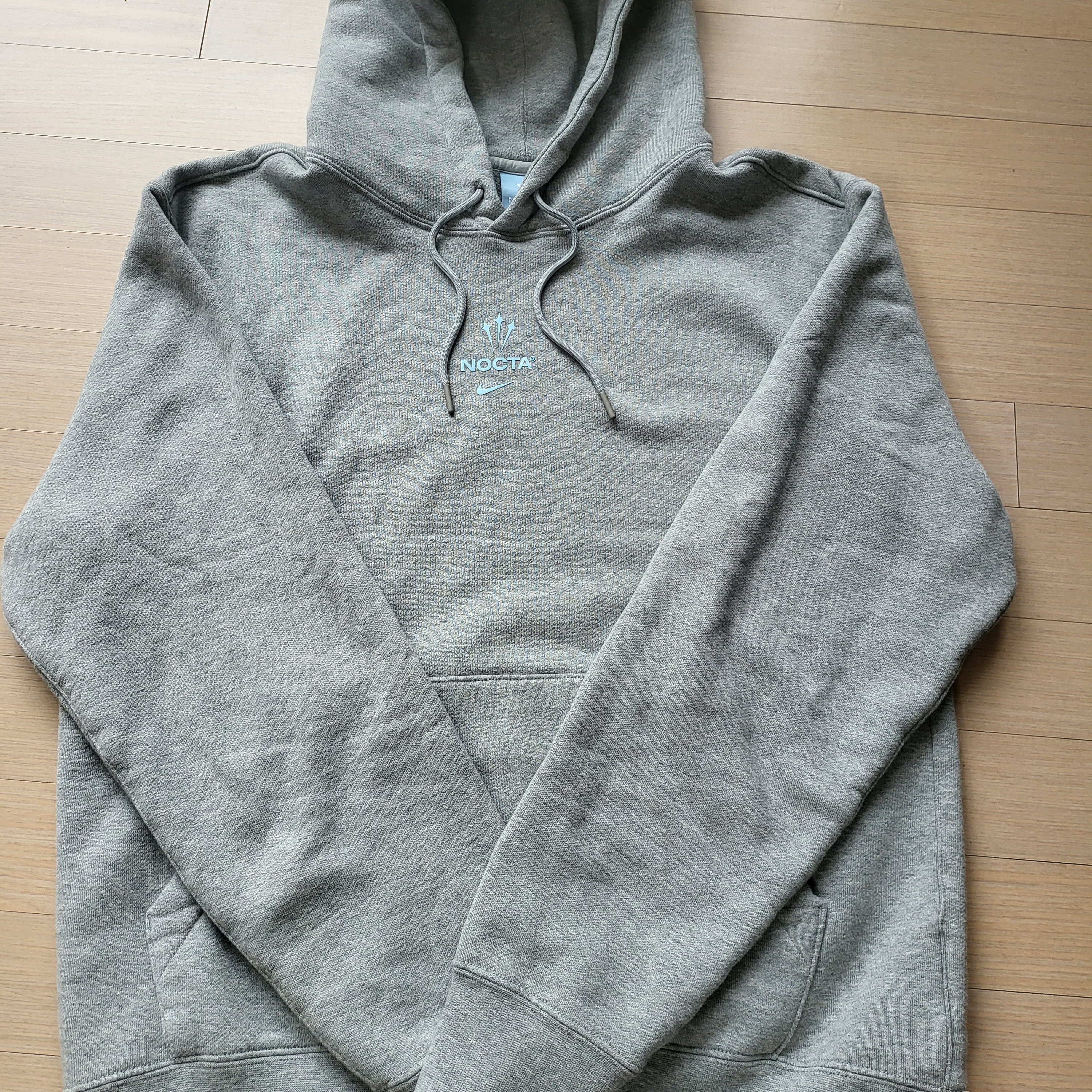 Nike x Drake Nocta NRG Fleece Hoodie Dark Grey Heather (DX2837-063) 착용 스타일