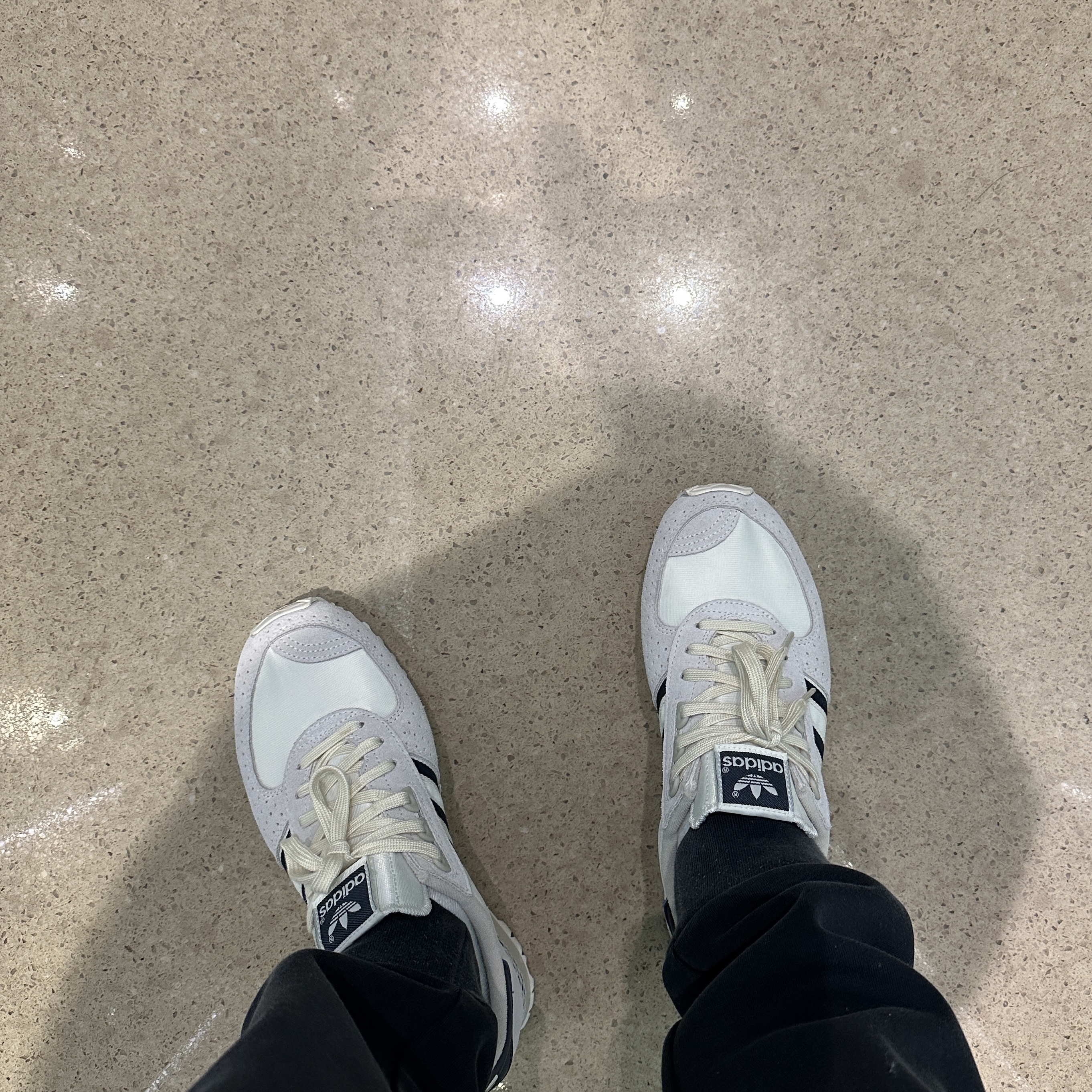 Adidas City Marathon PT Beige Navy 착용 스타일