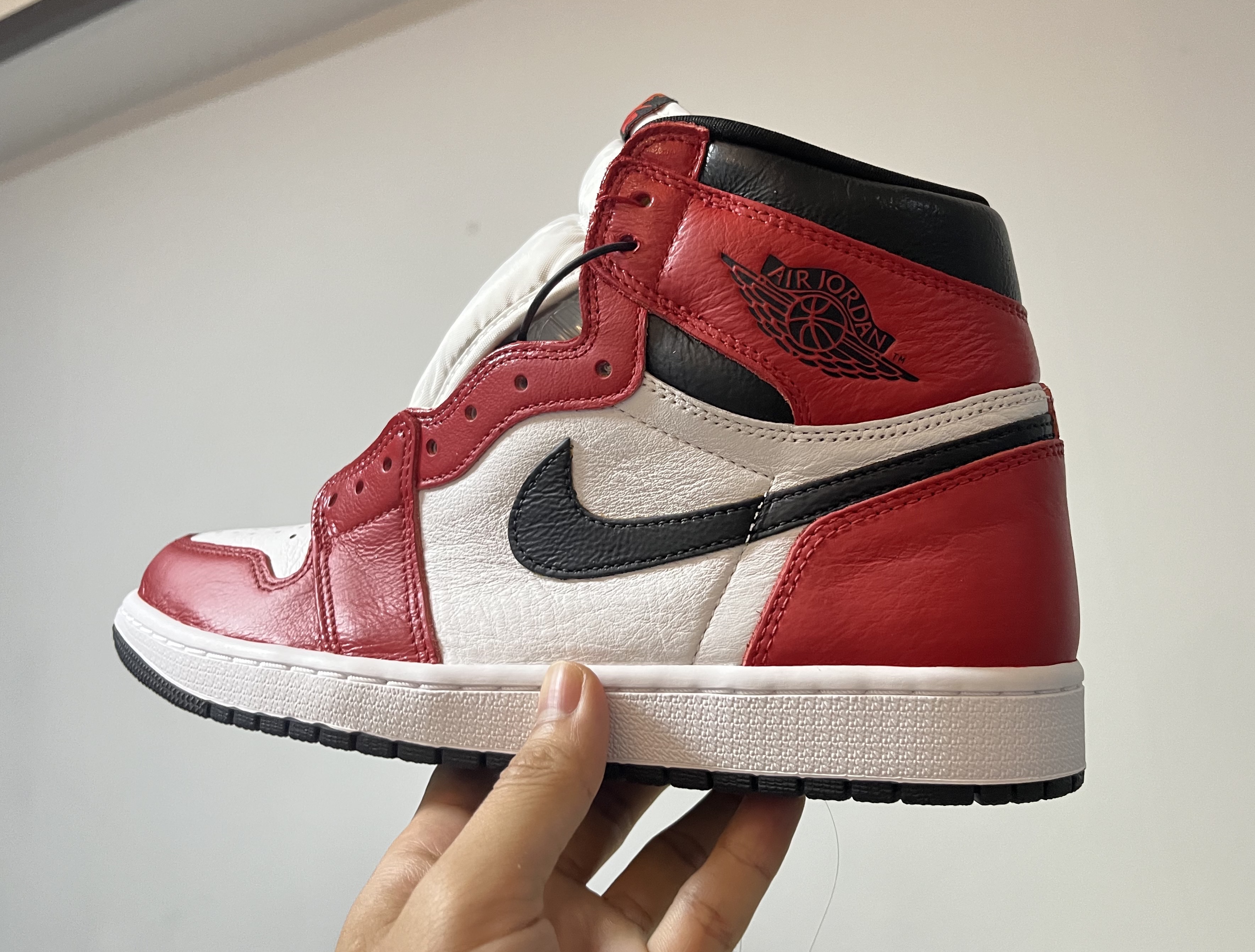 Jordan 1 Retro High OG Light Fusion Red 착용 스타일 - 2