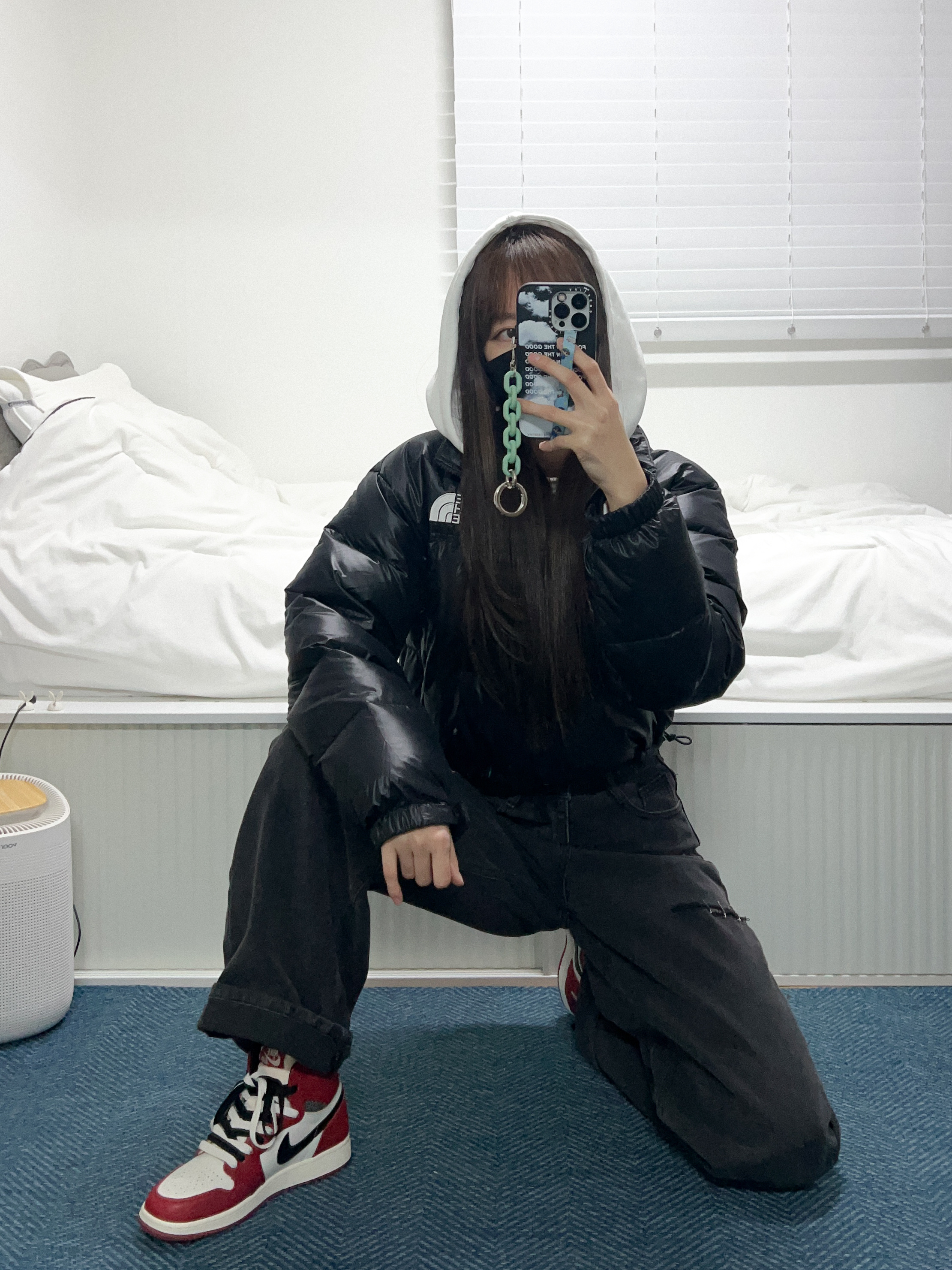 (W) The North Face Nuptse Short Jacket Black, Jordan 1 Retro High OG Chicago 2022 착용 스타일 - 5