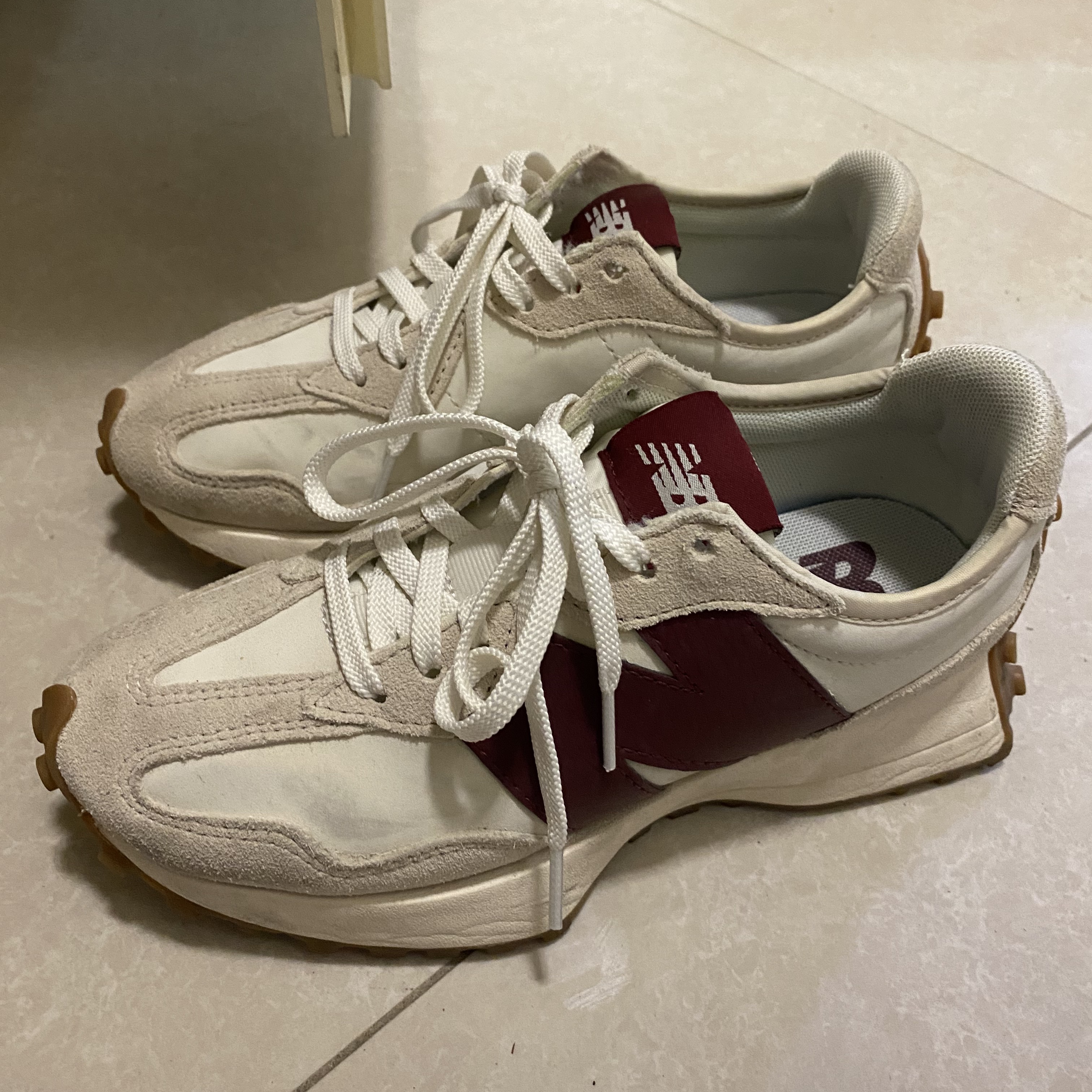 (W) New Balance 327 Burgundy 착용 스타일