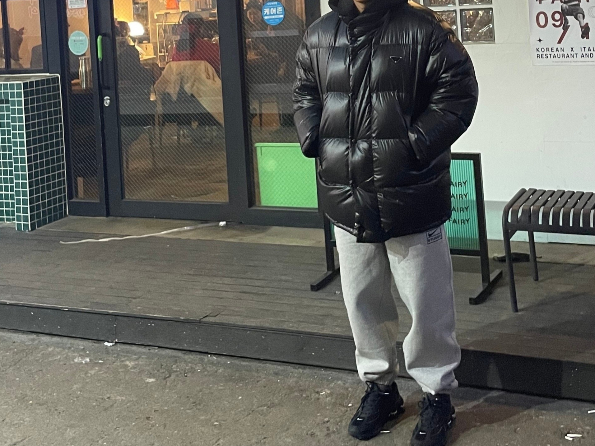 Prada Re-Nylon Down Jacket Black, Nike x Stussy NRG RA Fleece Pants Dark Grey Heather (DJ9490-063) 착용 스타일