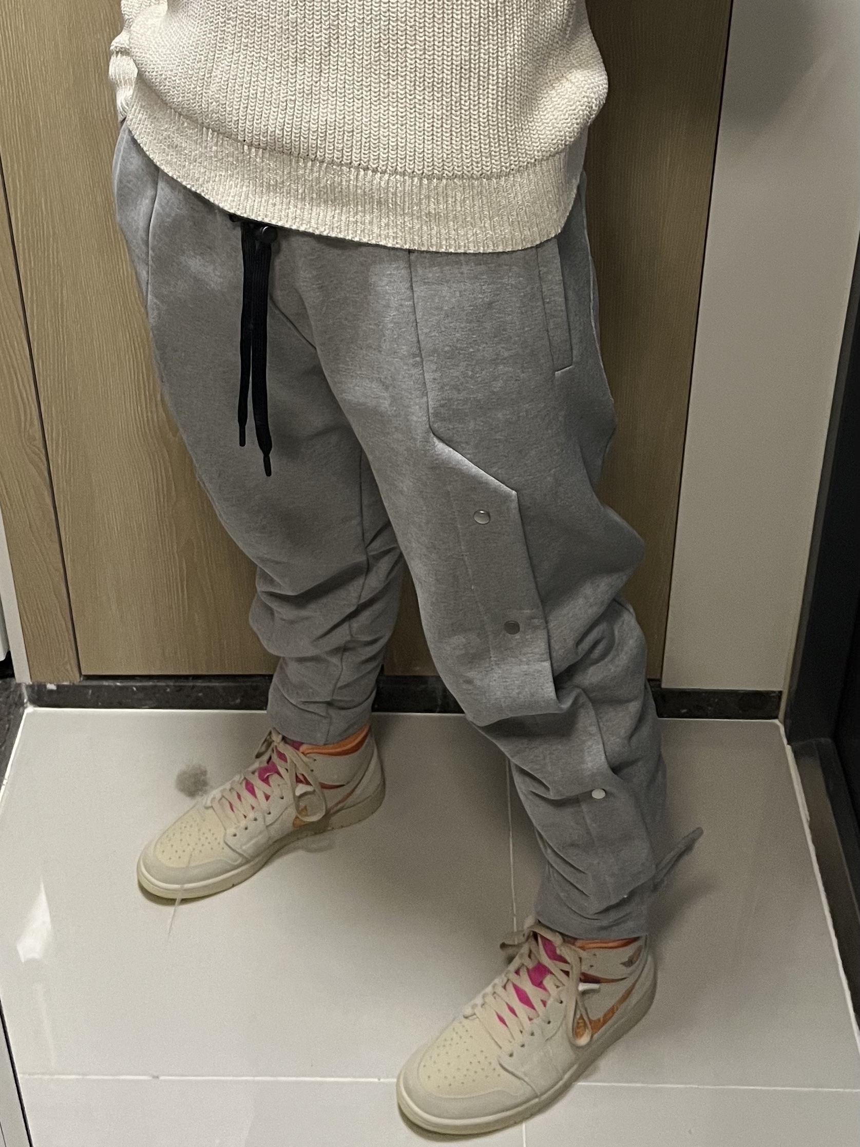 Jordan 1 Zoom Air CMFT Somos Familia Dia De Muertos 착용 스타일