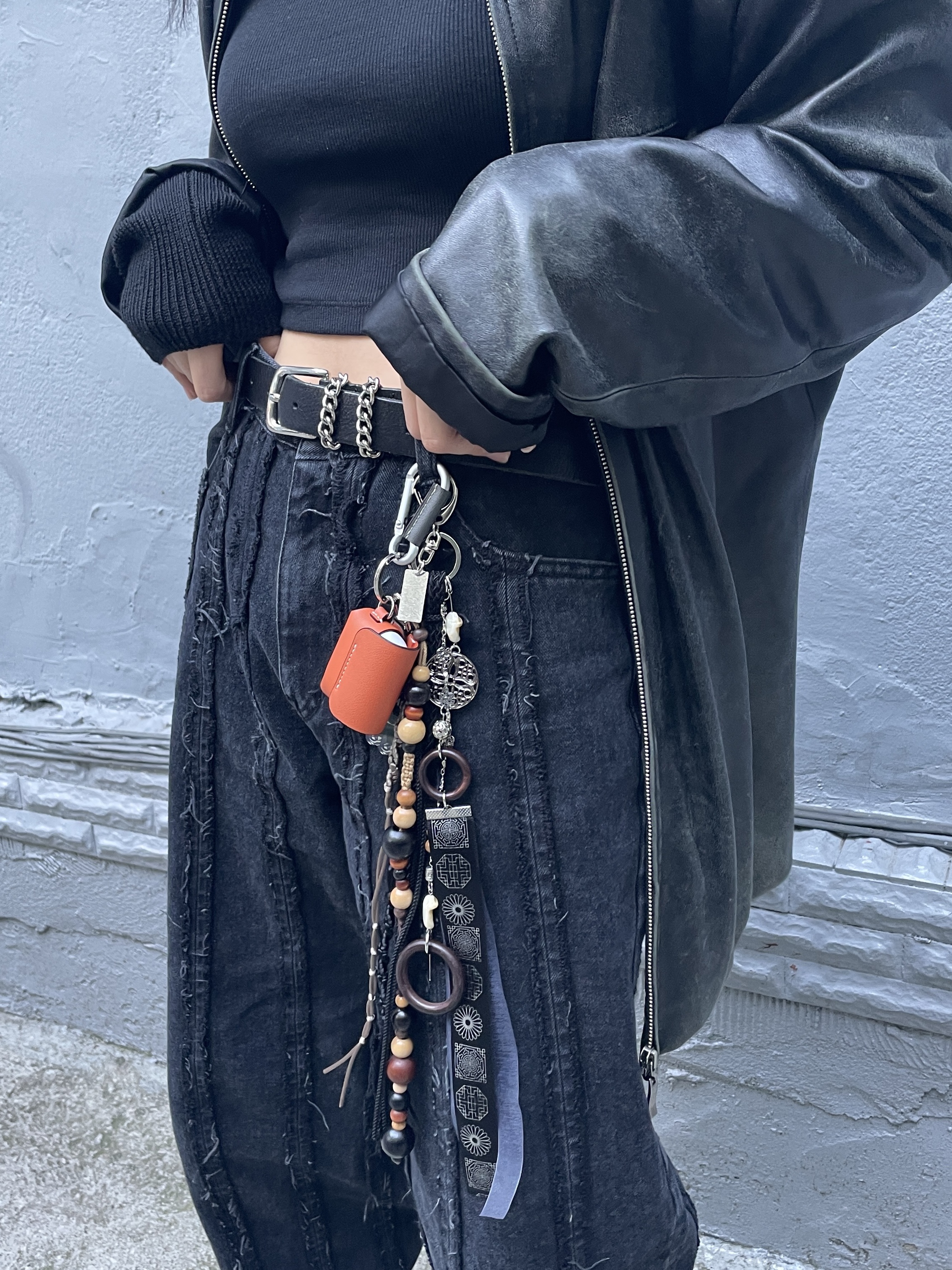 Apple AirPods Max Lightning Silver (Korean Ver.), Birkenstock A630 Clog Black 착용 스타일 - 3