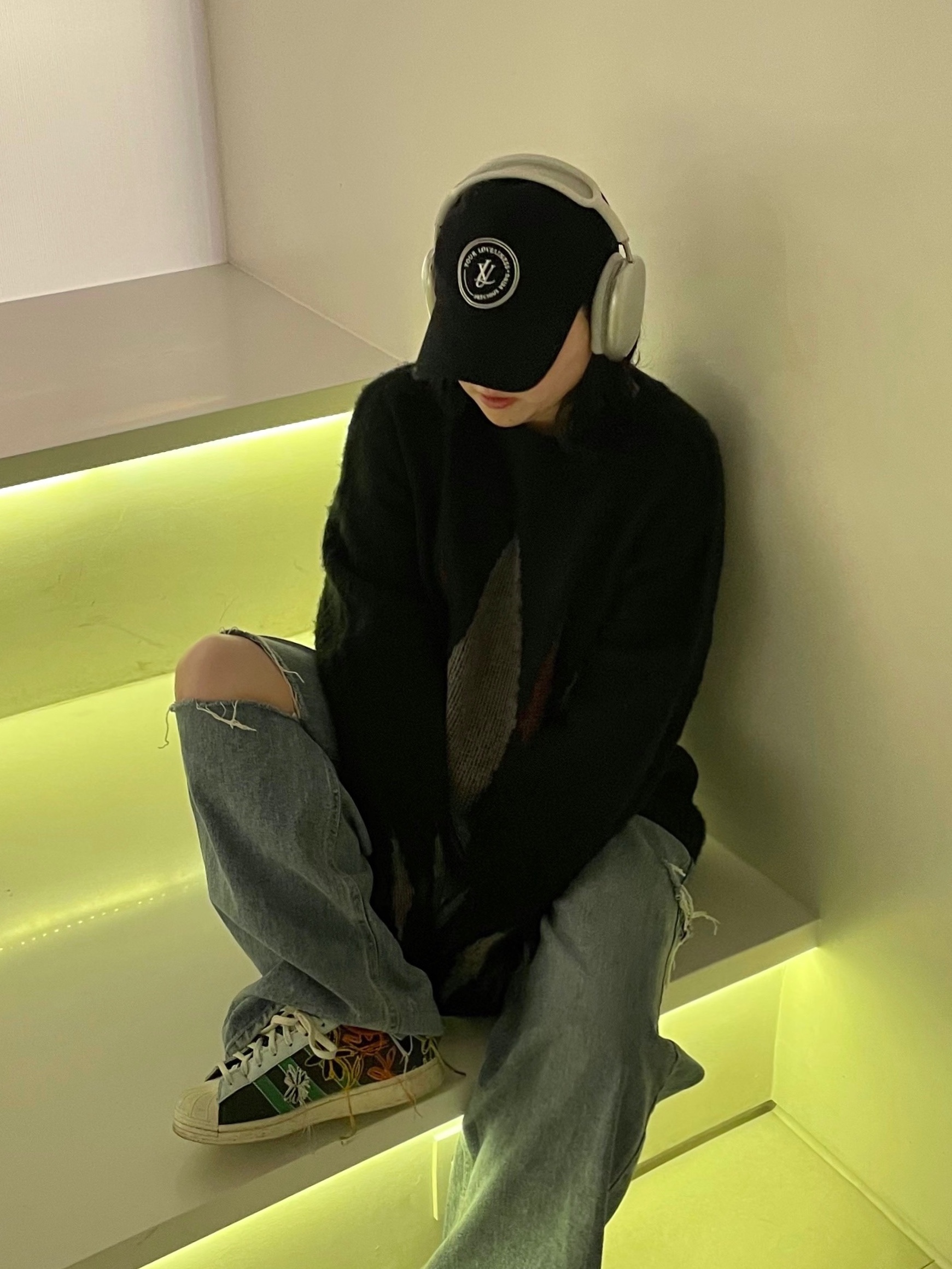 Adidas x Sean Wotherspoon Superstar Superearth Black, Apple AirPods Max Lightning Silver (Korean Ver.) 착용 스타일