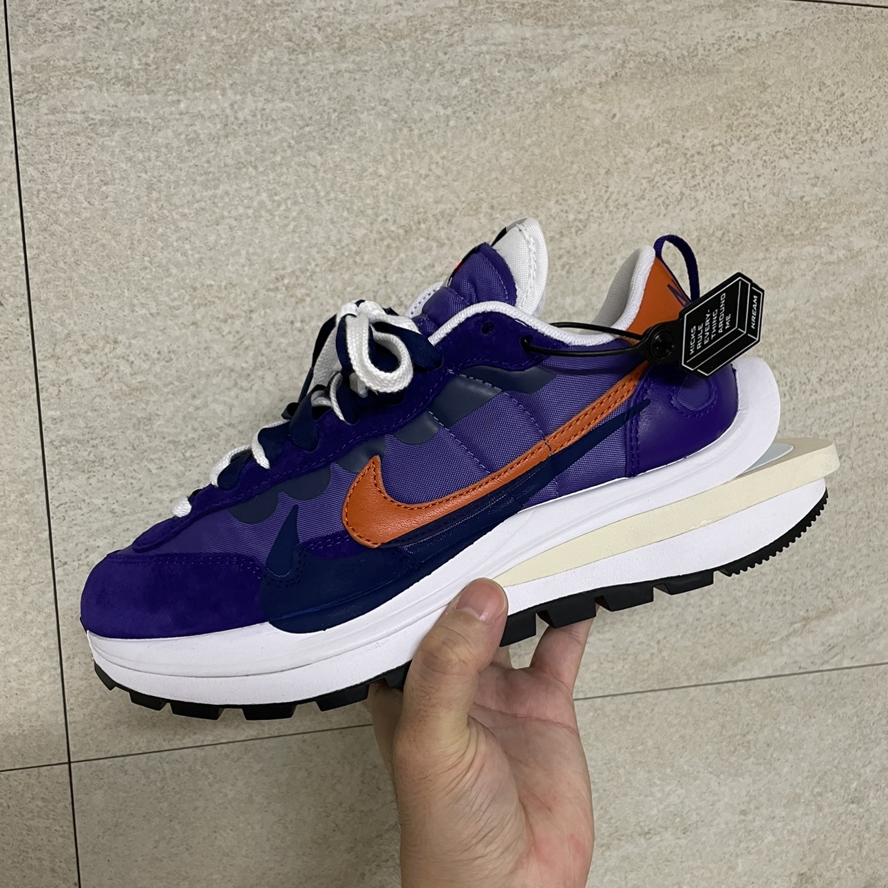 Nike x Sacai VaporWaffle Dark Iris 착용 스타일