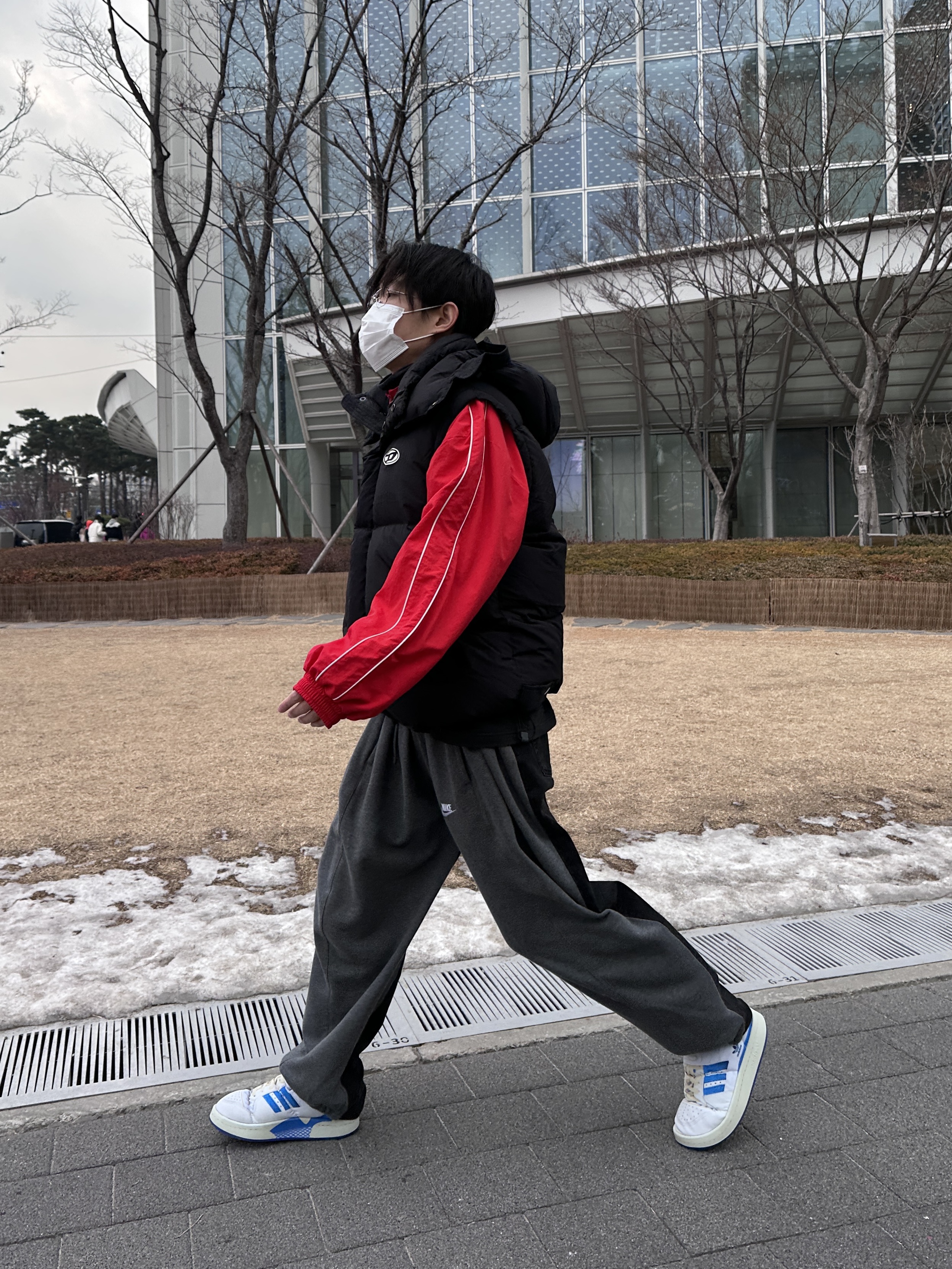Adidas Puffylette Forum 84 Cloud White, Diesel Polygiene Viraloff Rolf Real Down Vest Black 착용 스타일 - 3