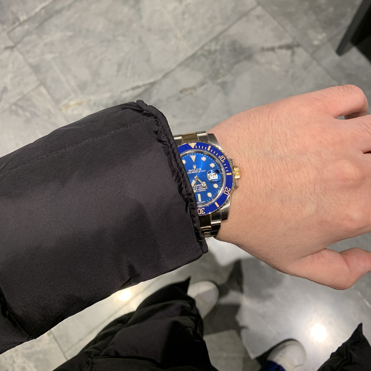 Rolex Submariner Date 40mm 116613LB Royal Blue Oyster 착용 스타일