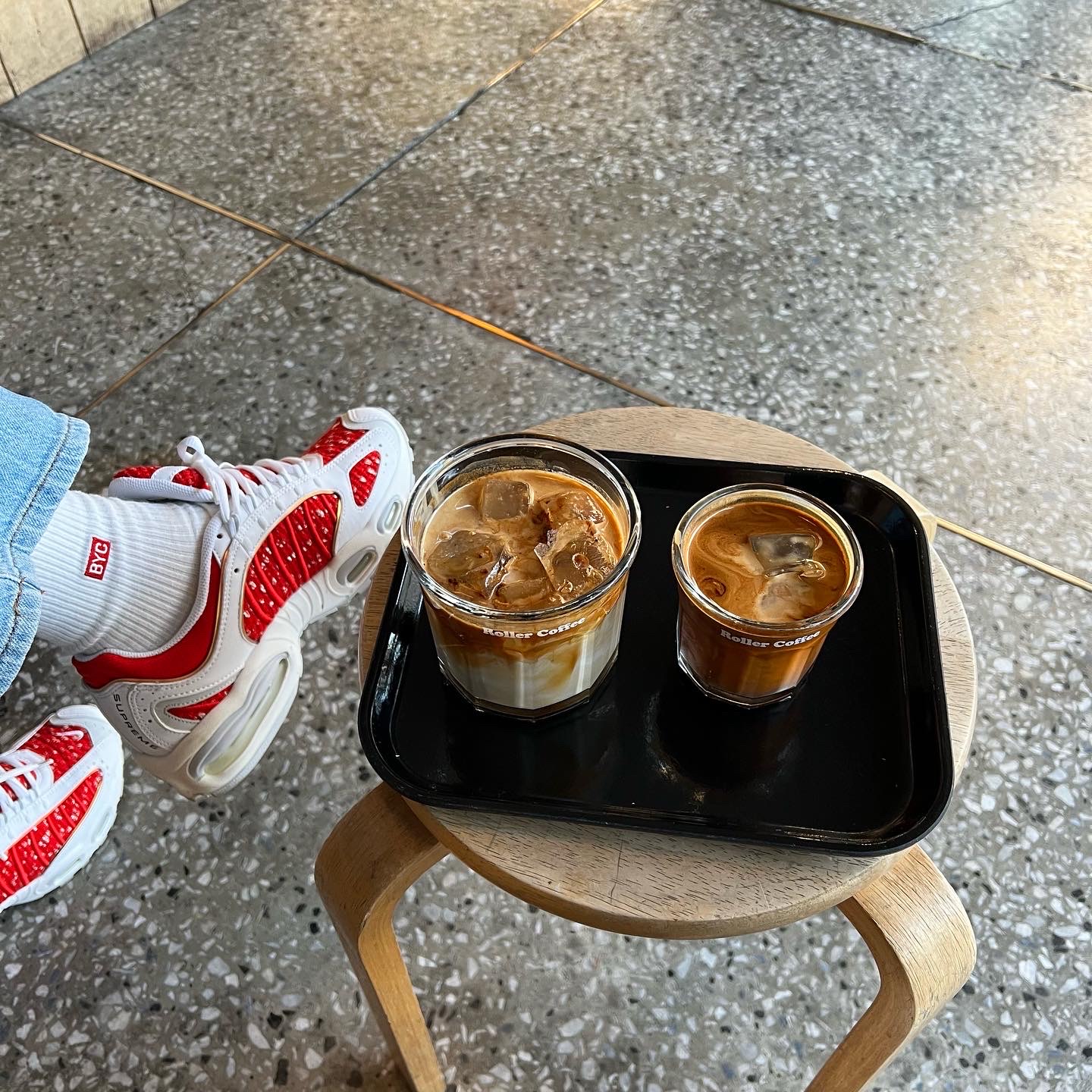 Nike x Supreme Air Max Tailwind 4 White, Supreme Hanes Tagless T-Shirt White (3 Pack) 착용 스타일 - 2