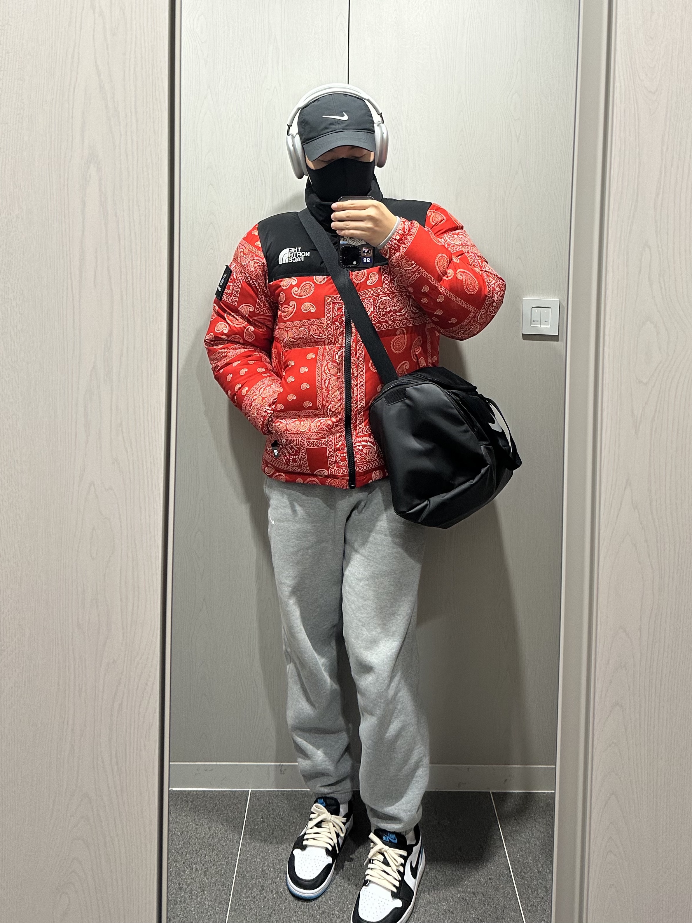The North Face Nuptse Down Jacket Red, Apple AirPods Max Lightning Silver (Korean Ver.) 착용 스타일