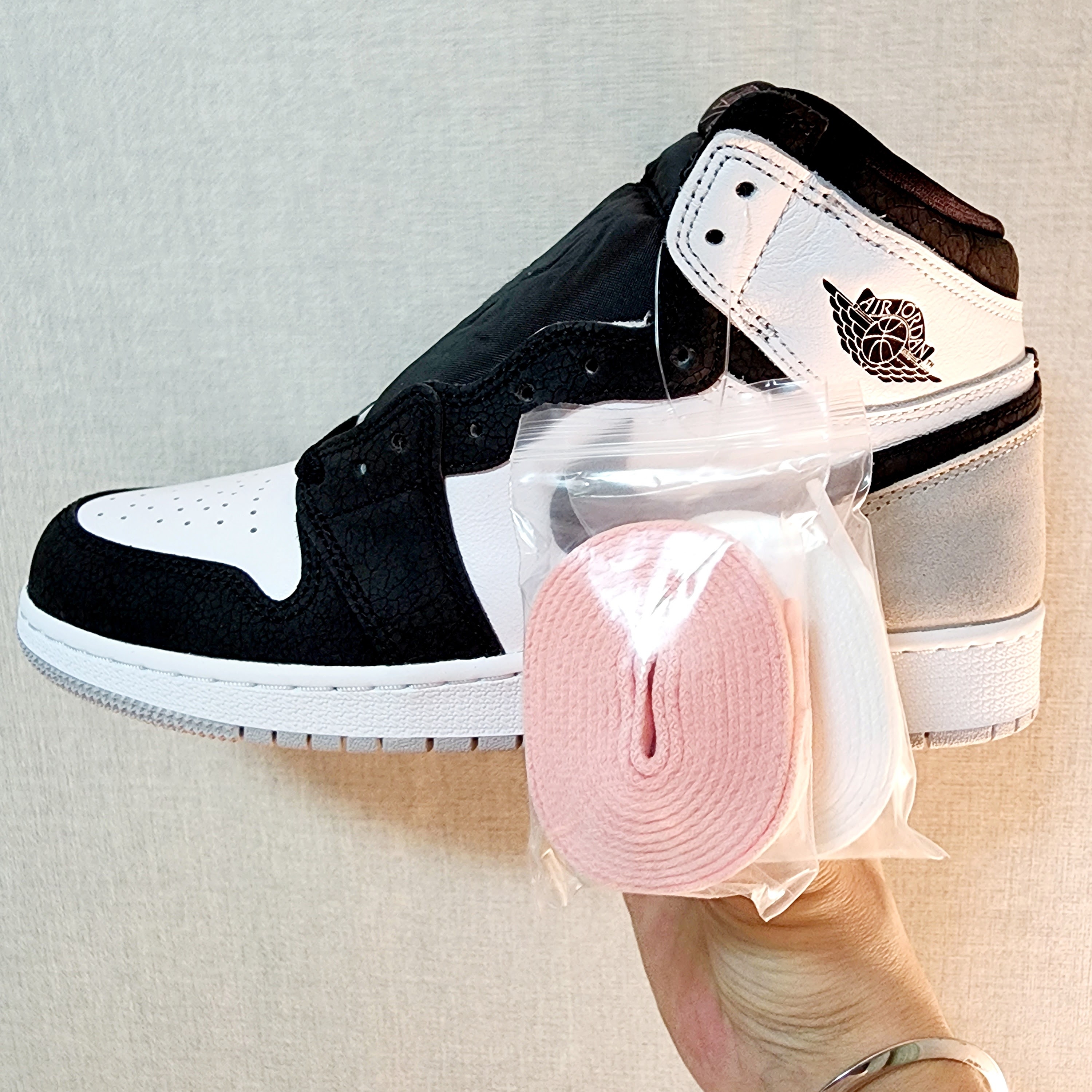 (GS) Jordan 1 Retro High OG Bleached Coral 착용 스타일 - 1