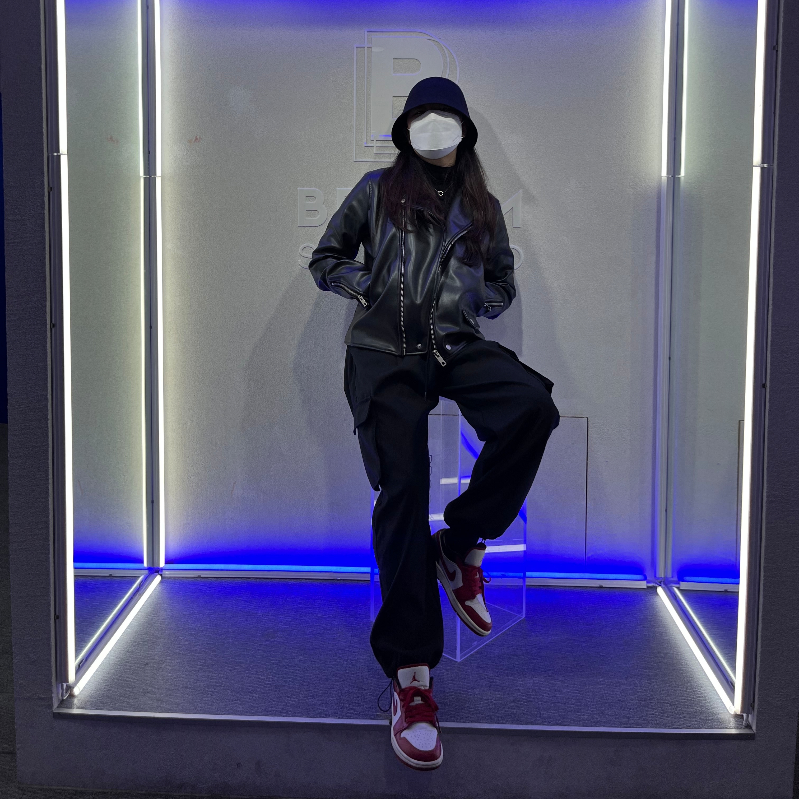 (W) Jordan 1 Low White Gym Red 착용 스타일 - 1