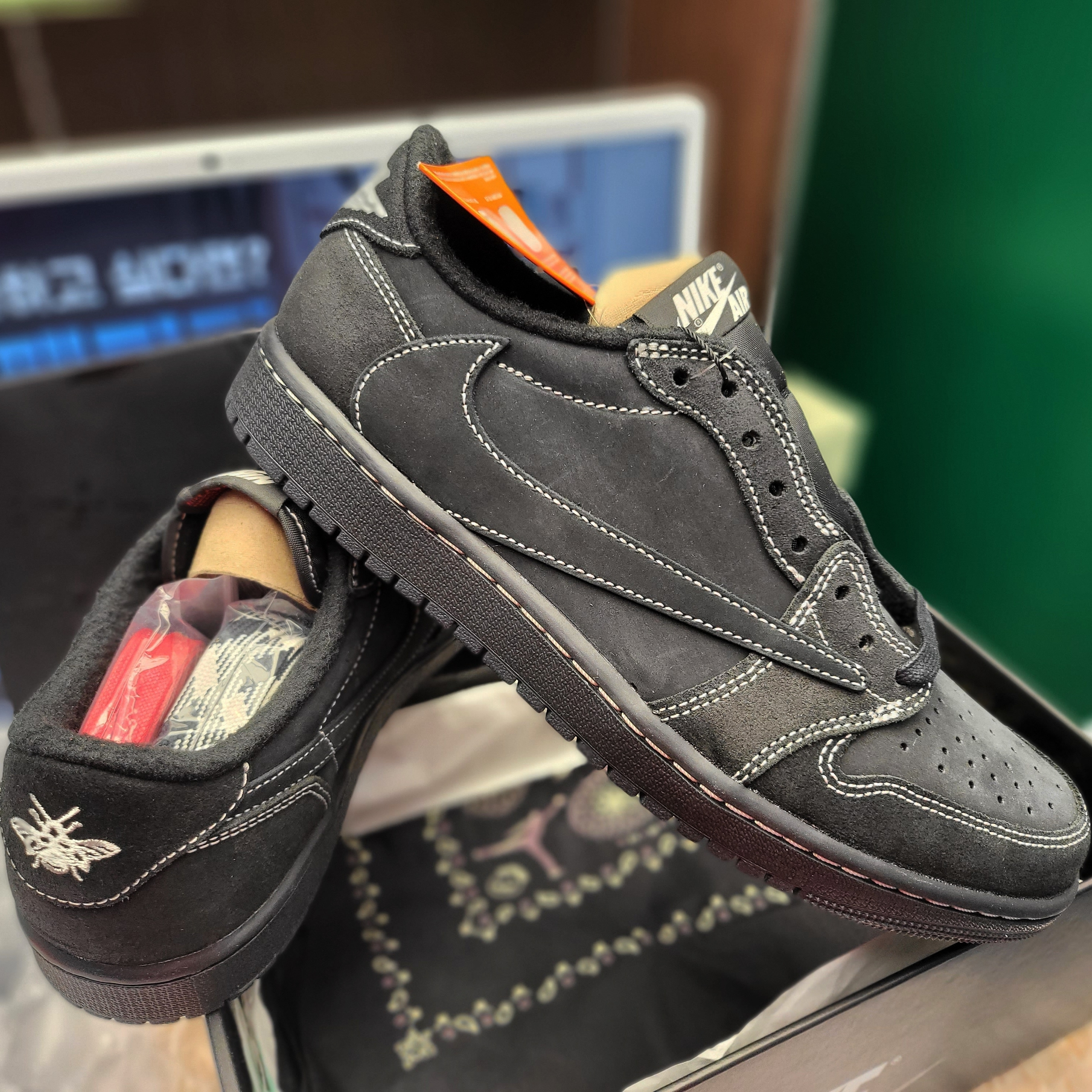 Jordan 1 x Travis Scott Retro Low OG SP Black Phantom 착용 스타일