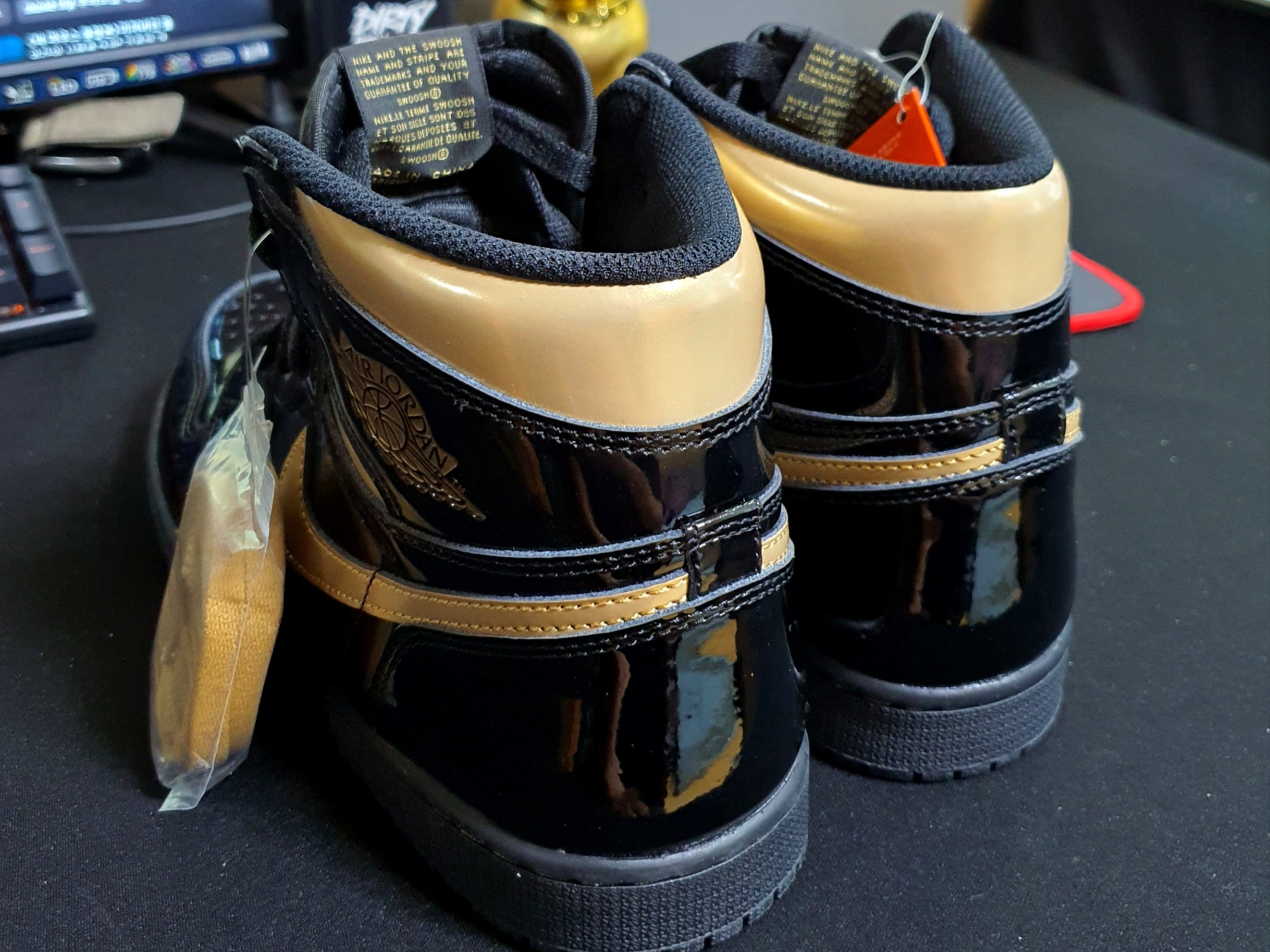 Jordan 1 Retro High OG Metallic Gold, Jordan 1 Retro High OG Pollen 착용 스타일 - 2