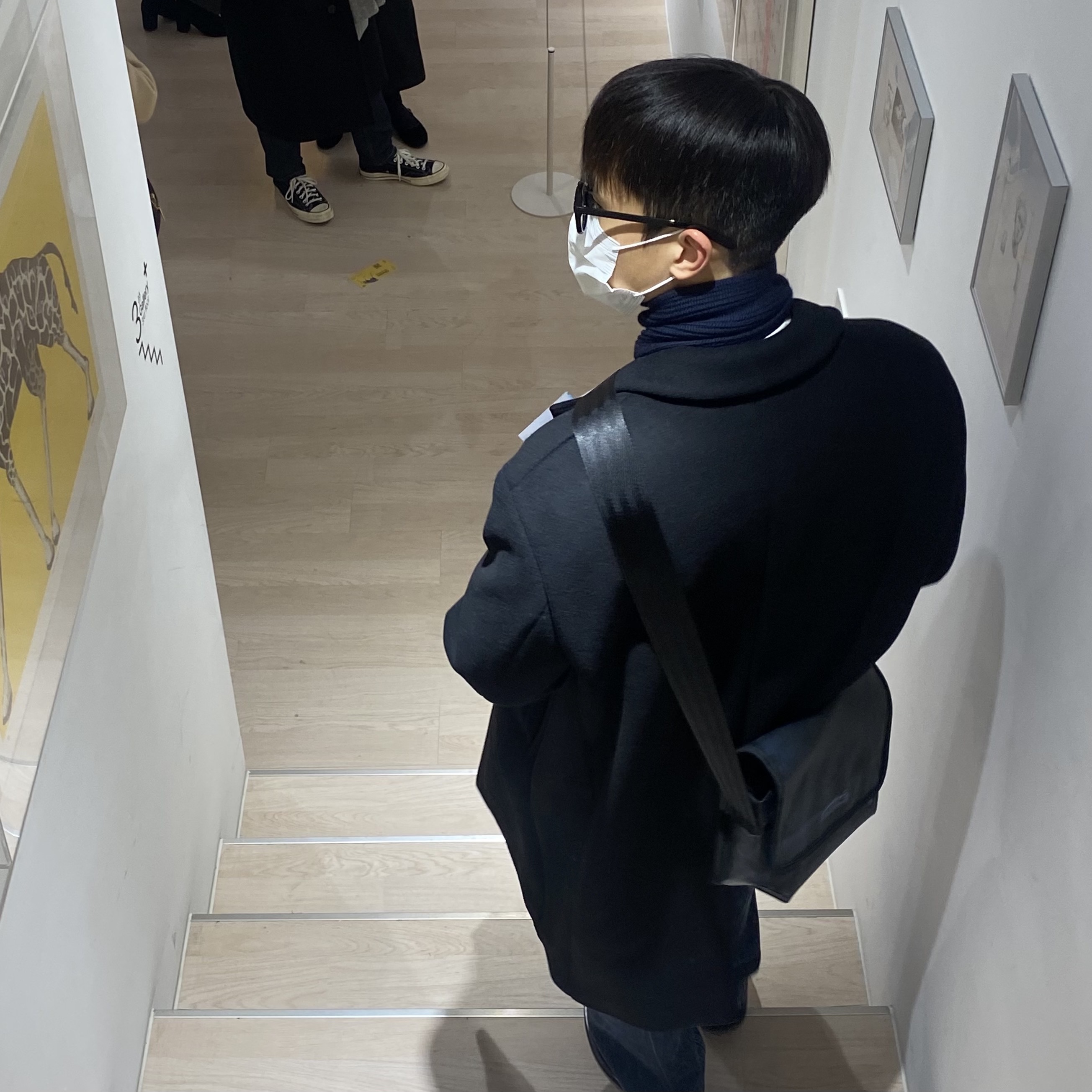 Ader Error Small Trace Esty Messanger Bag Noir 착용 스타일