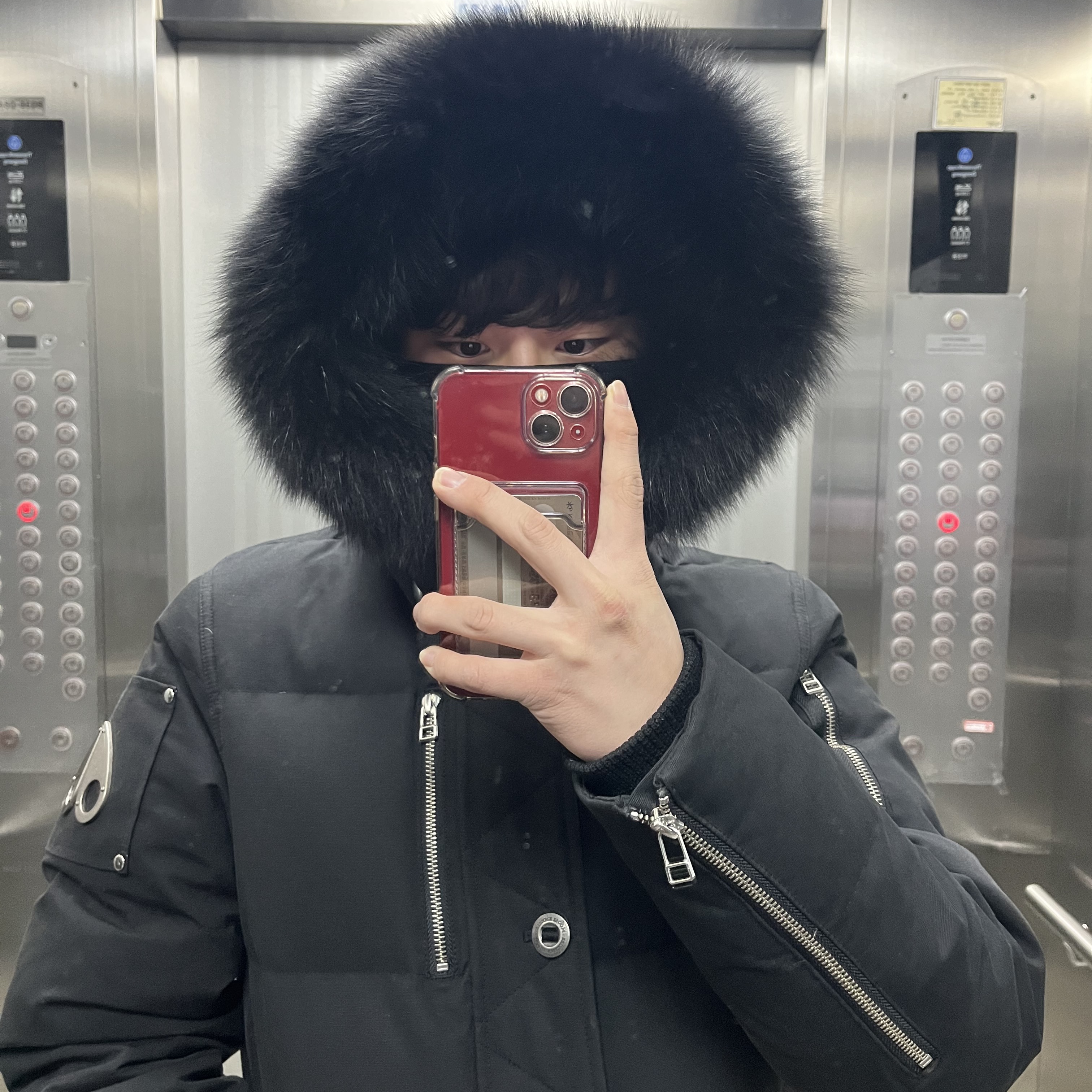 Moose Knuckles Threequarter Jacket Black Fox Fur Black 착용 스타일