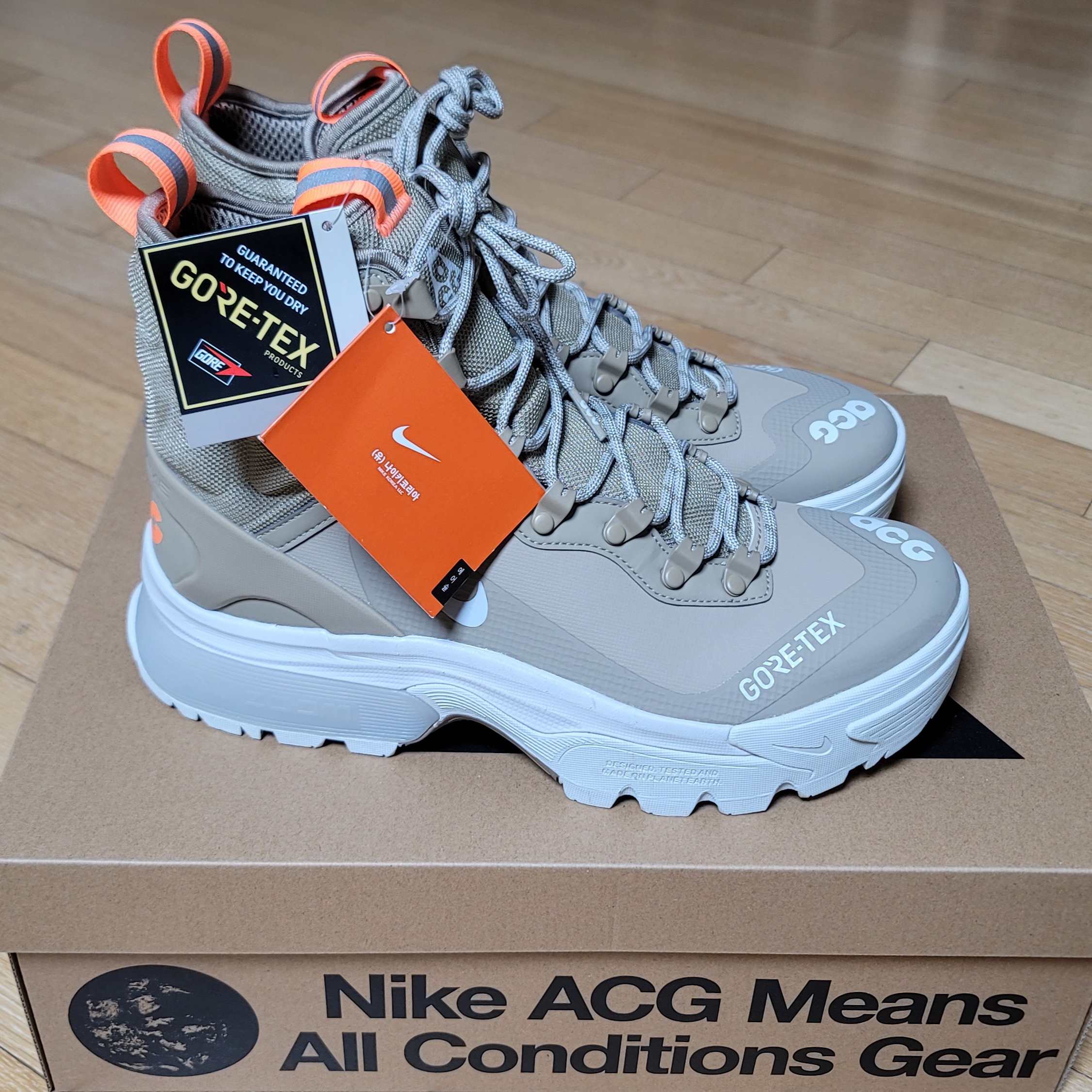 Nike ACG Air Zoom Gaiadome Gore-Tex Khaki Light Bone 착용 스타일 - 2