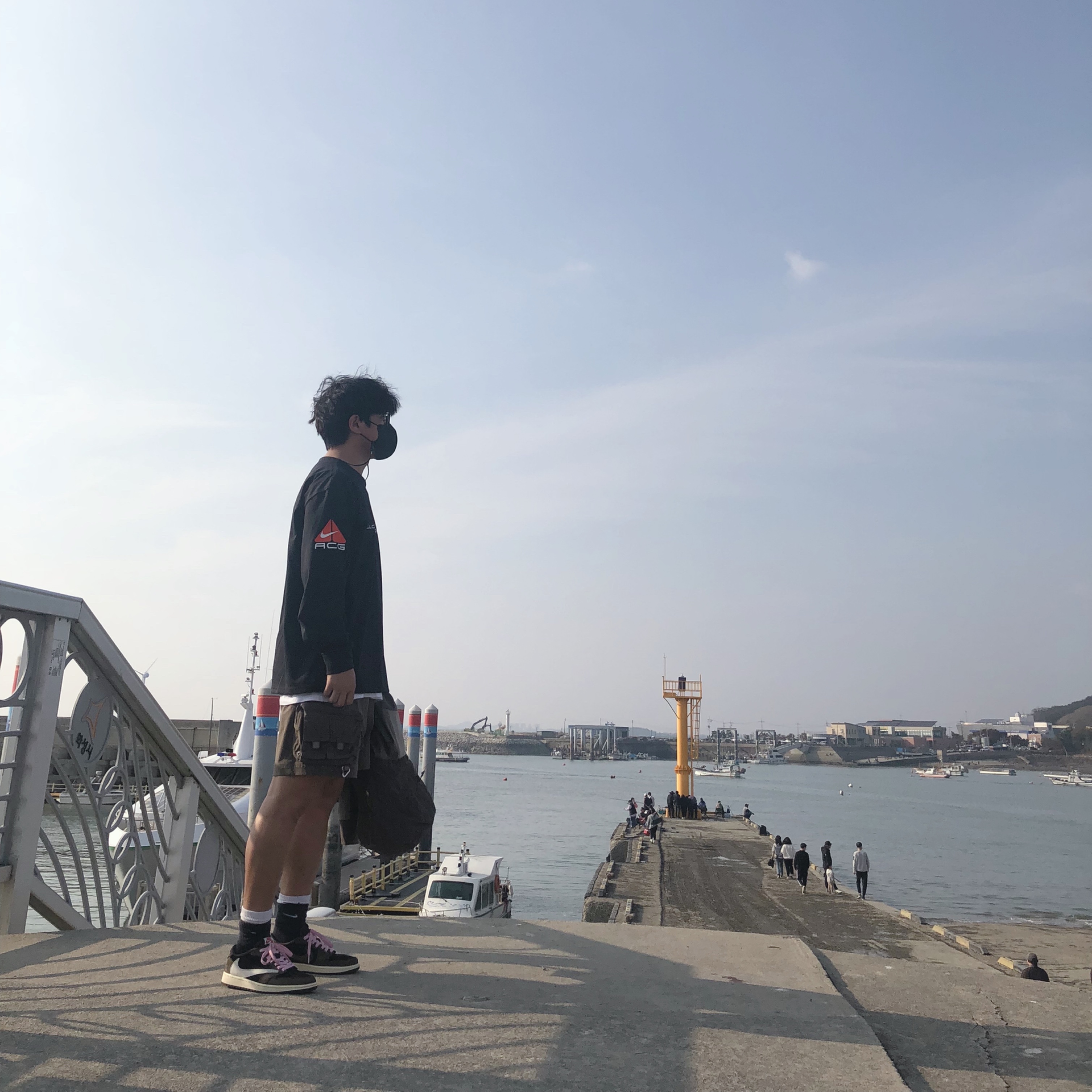 Jordan 1 x Travis Scott Retro Low OG SP Mocha, Nike NRG ACG SSNL Lungs Long Sleeve T-Shirt Black - Asia 착용 스타일