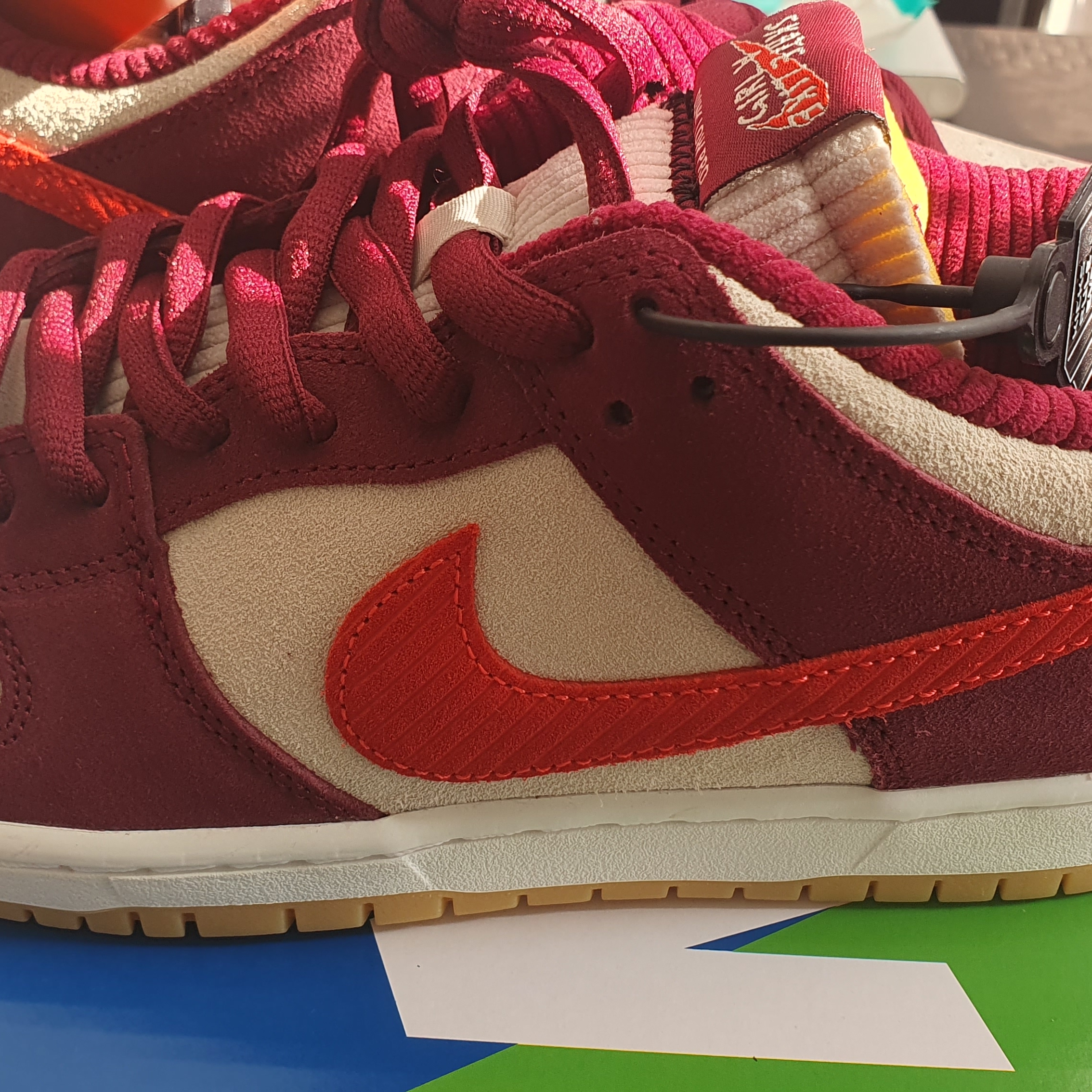 Nike x Skate Like a Girl SB Dunk Low QS Barely Rose 착용 스타일