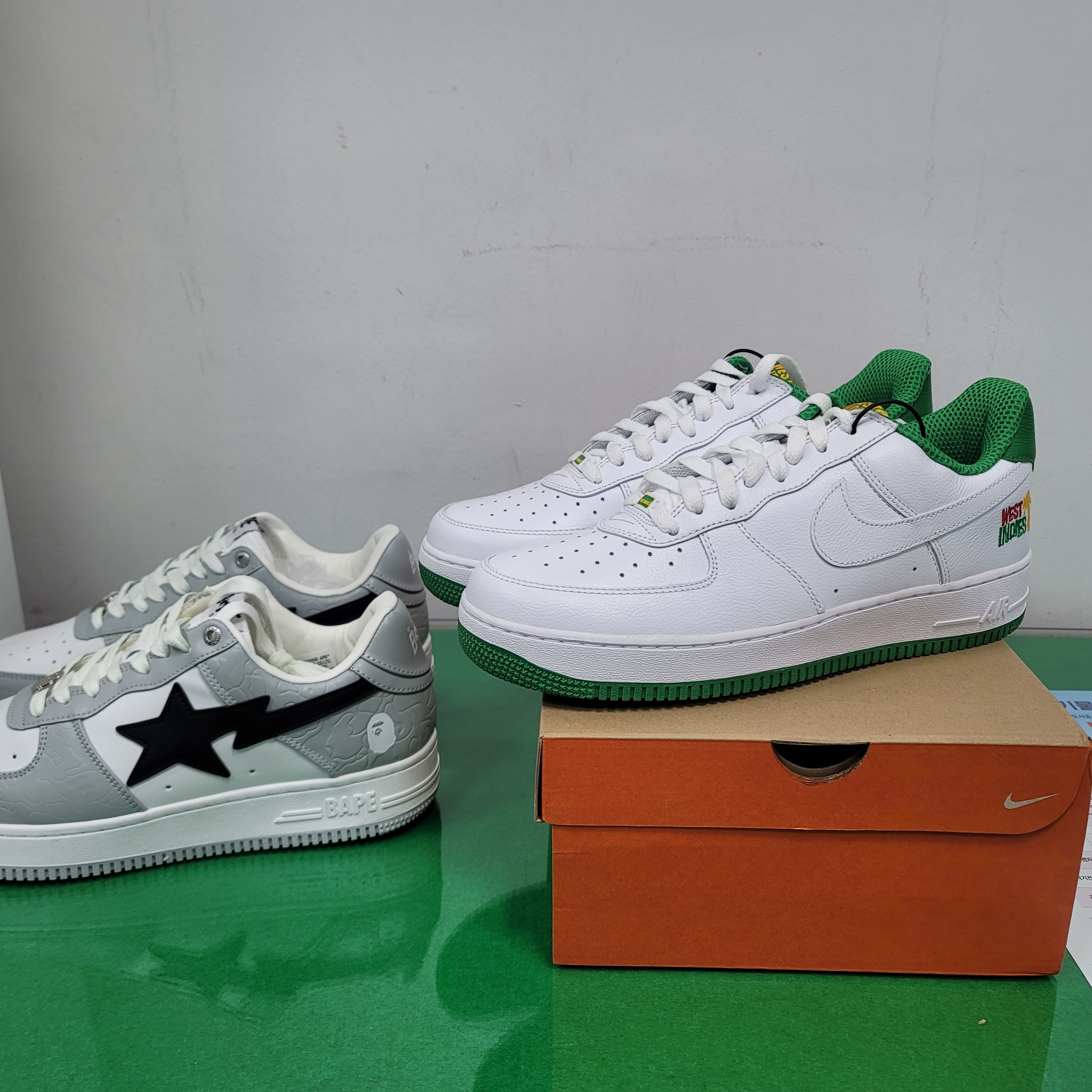 Nike Air Force 1 Low Retro QS West Indies Classic Green, BAPE Bape Sta Low White Grey Black 착용 스타일