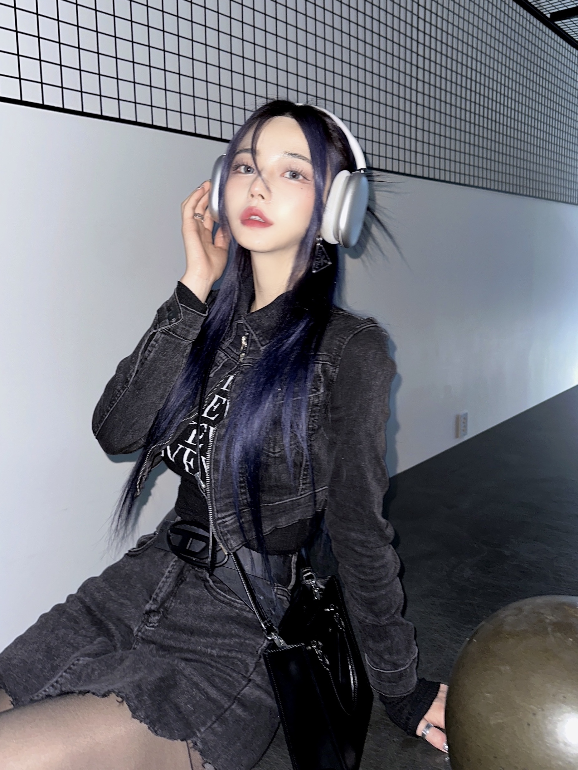Converse x Feng Chen Wang Chuck 70 2-in-1 Natural Ivory Black, Apple AirPods Max Lightning Silver (Korean Ver.) 착용 스타일 - 2