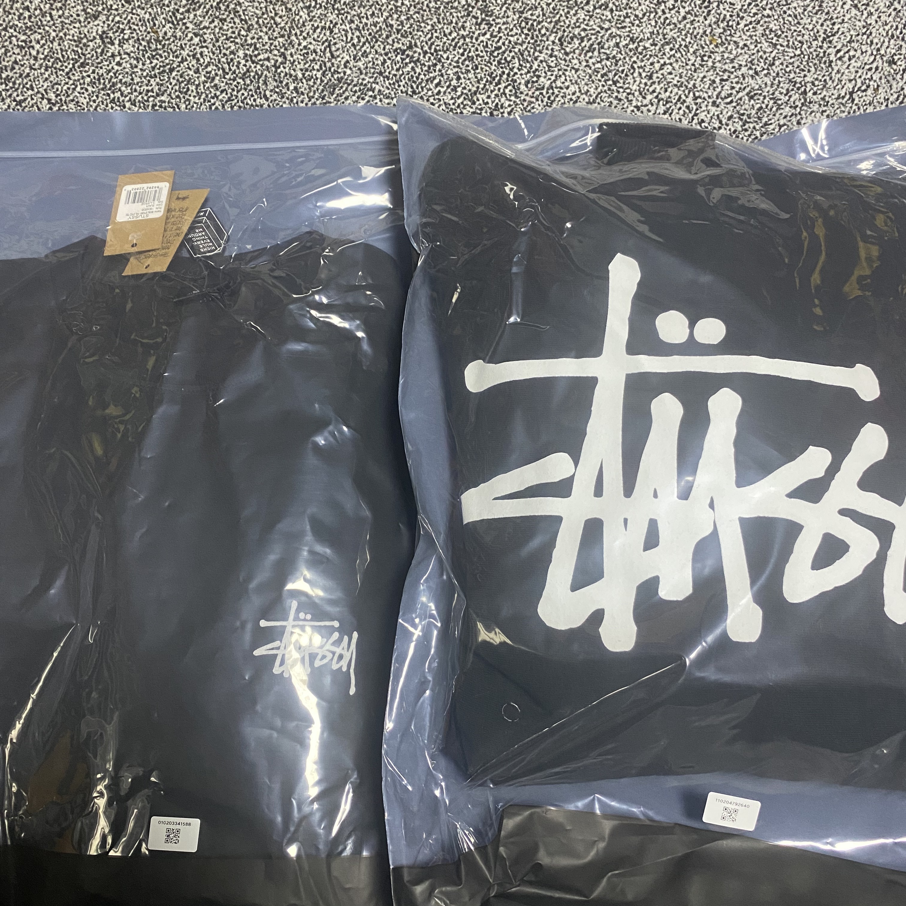 Stussy Basic Stussy Pigment Dyed T-Shirt Black 2022, Stussy Basic Stussy Hoodie Black 2022 착용 스타일
