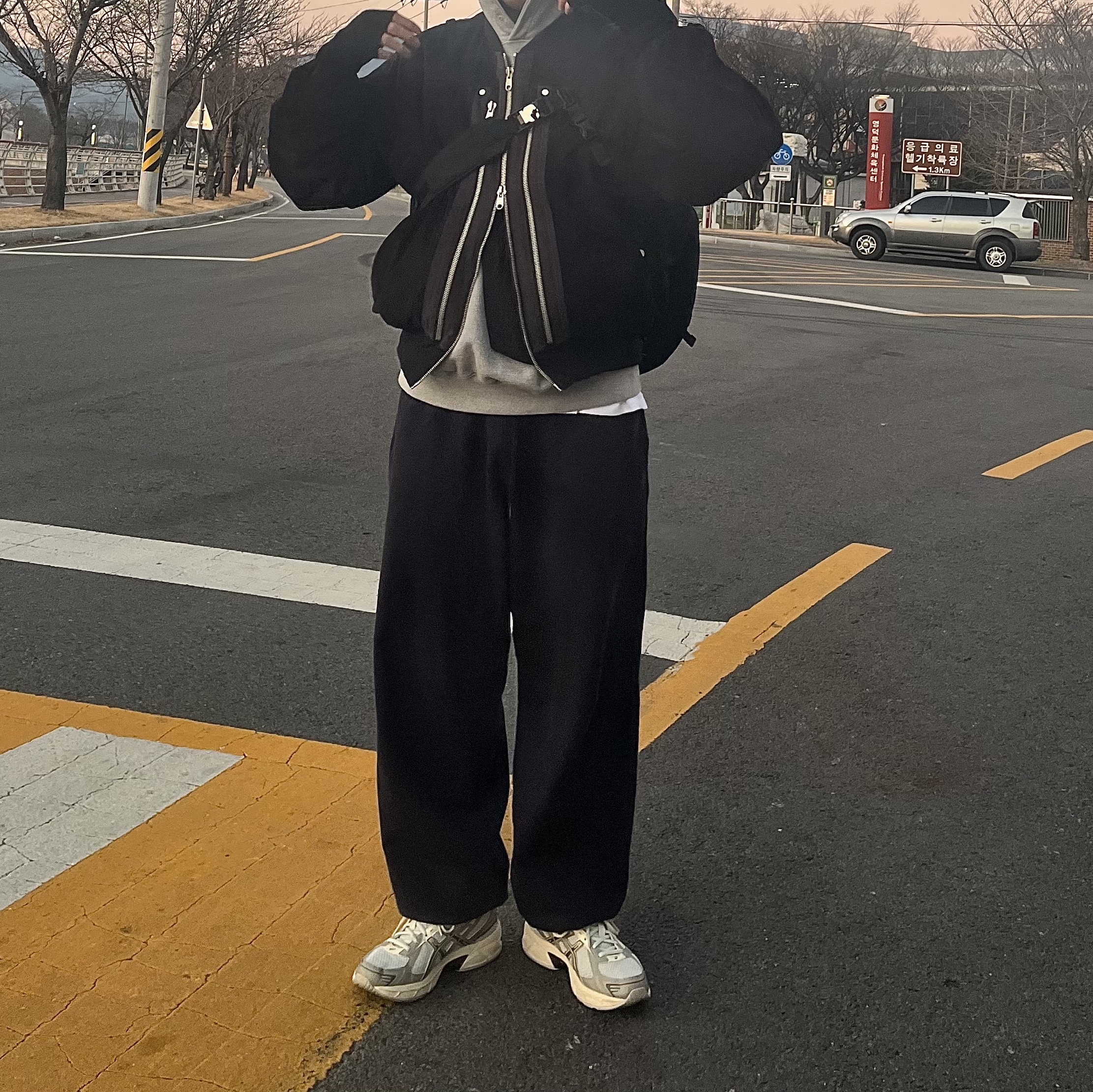 Undermycar Rumlow Back Zip Cotton Garment Bomber Dark Gull - 22FW, Asics x I4P Gel-1130 Glacier Grey Mink 착용 스타일 - 2