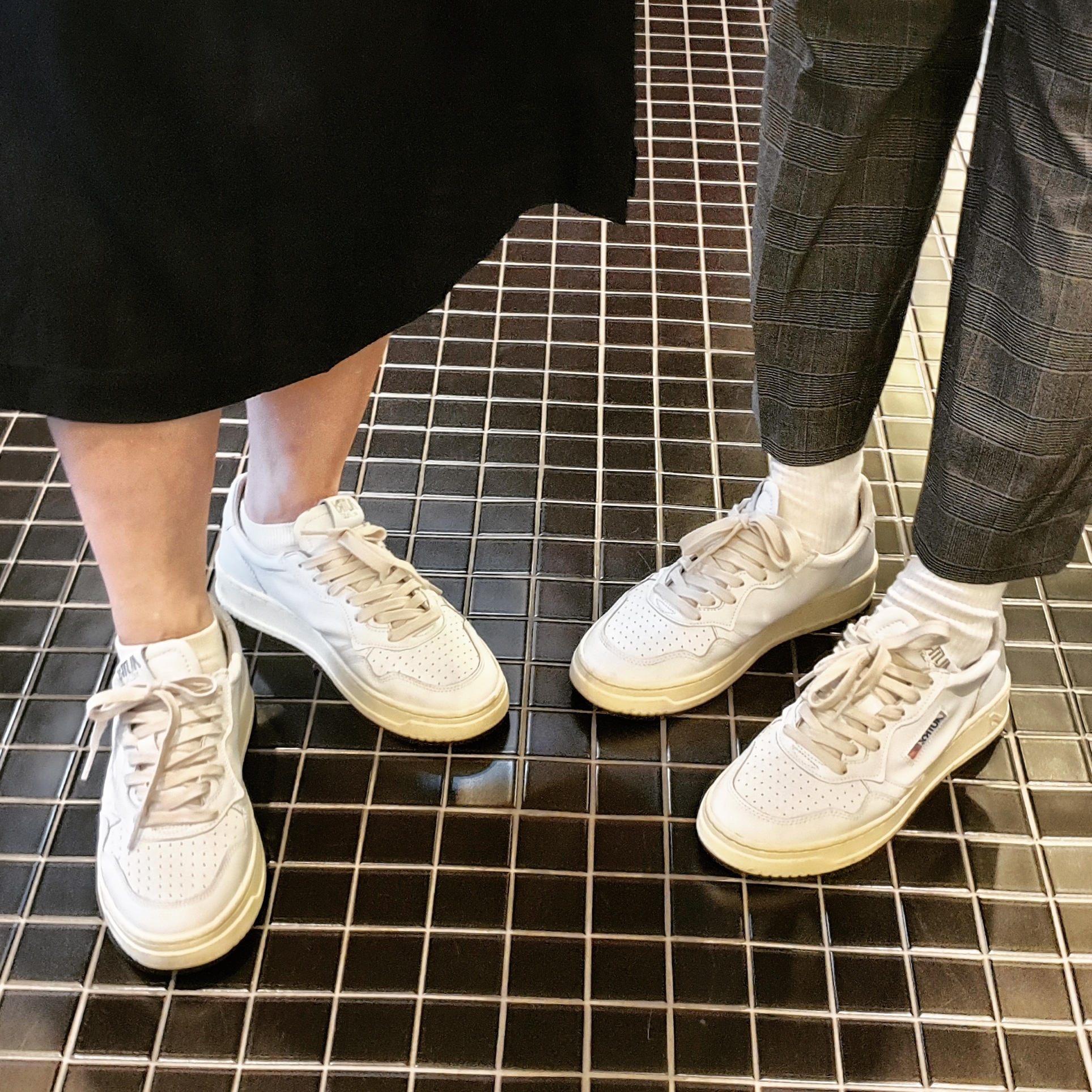 (W) Autry Medalist Low Leather Sneakers White, Autry Medalist Low Leather Sneakers White 착용 스타일