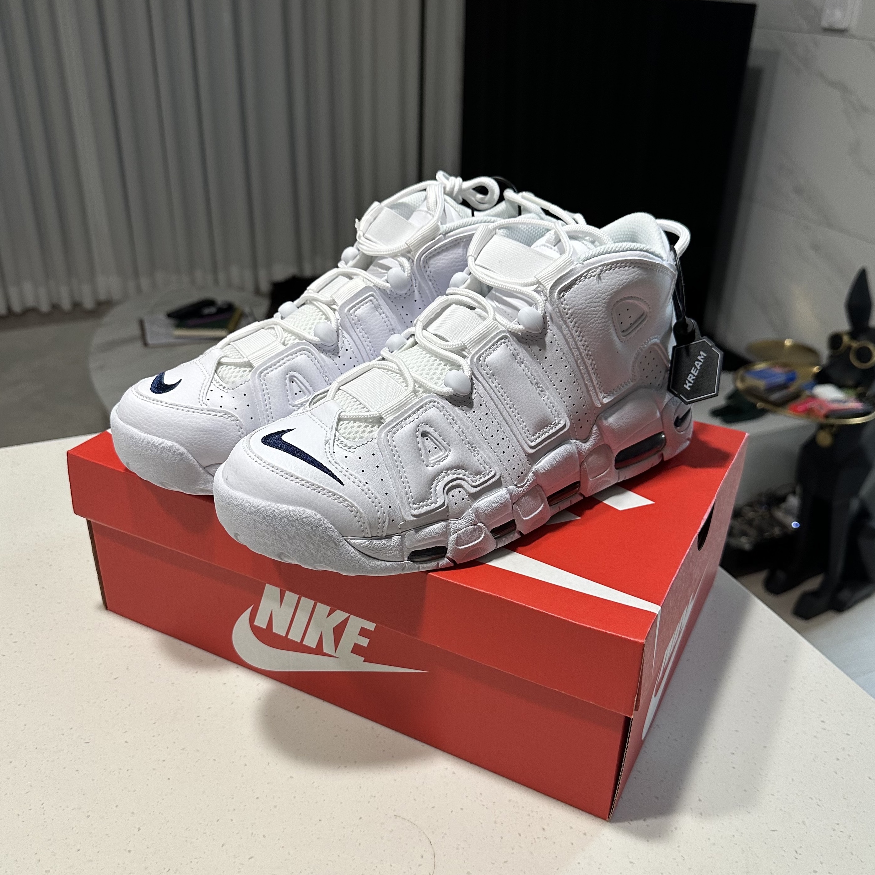 Nike Air More Uptempo 96 White Midnight Navy 착용 스타일