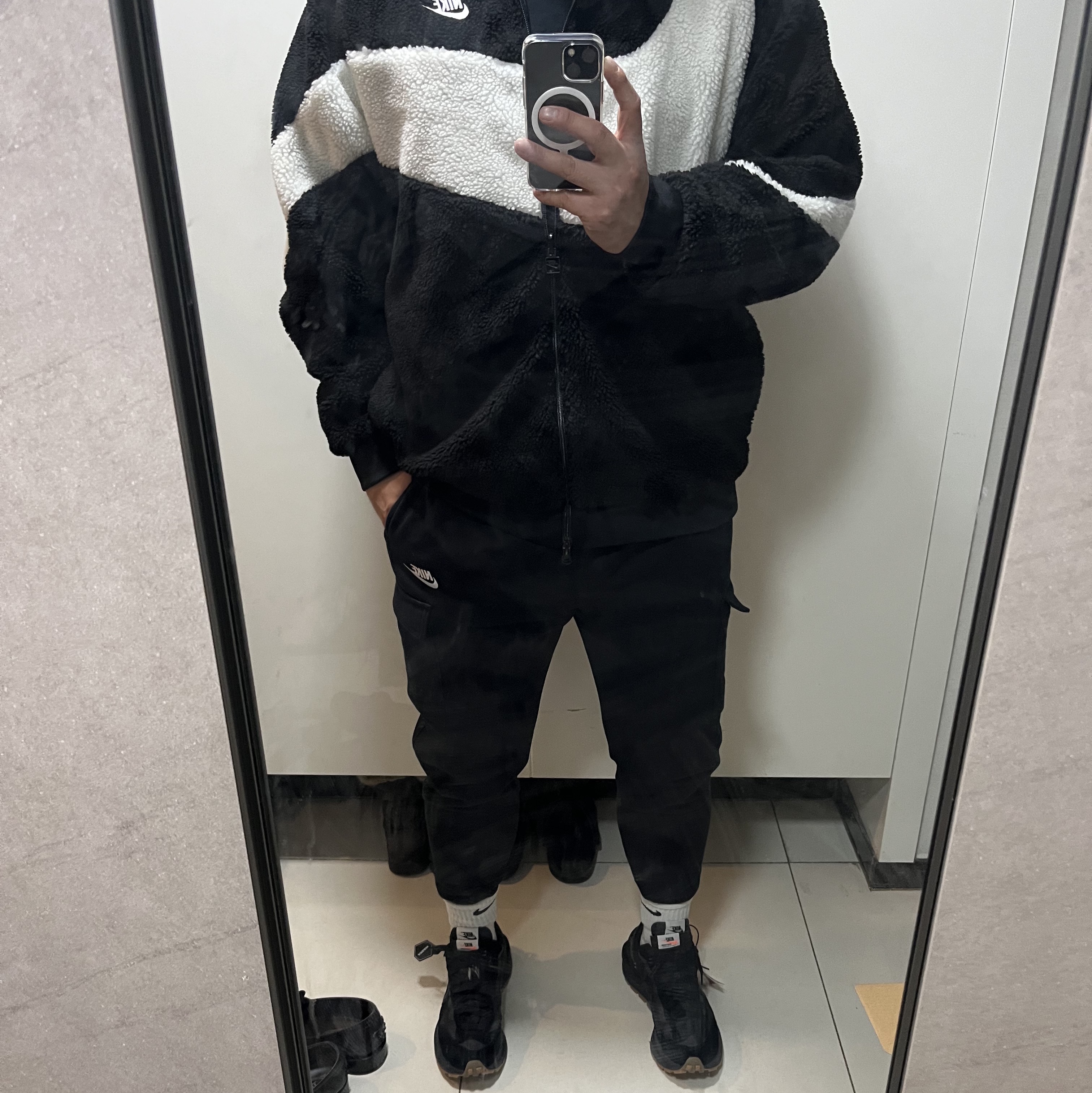 Nike x Sacai VaporWaffle Black and Gum, Nike Big Swoosh Full Zip Jacket Black Sail 착용 스타일