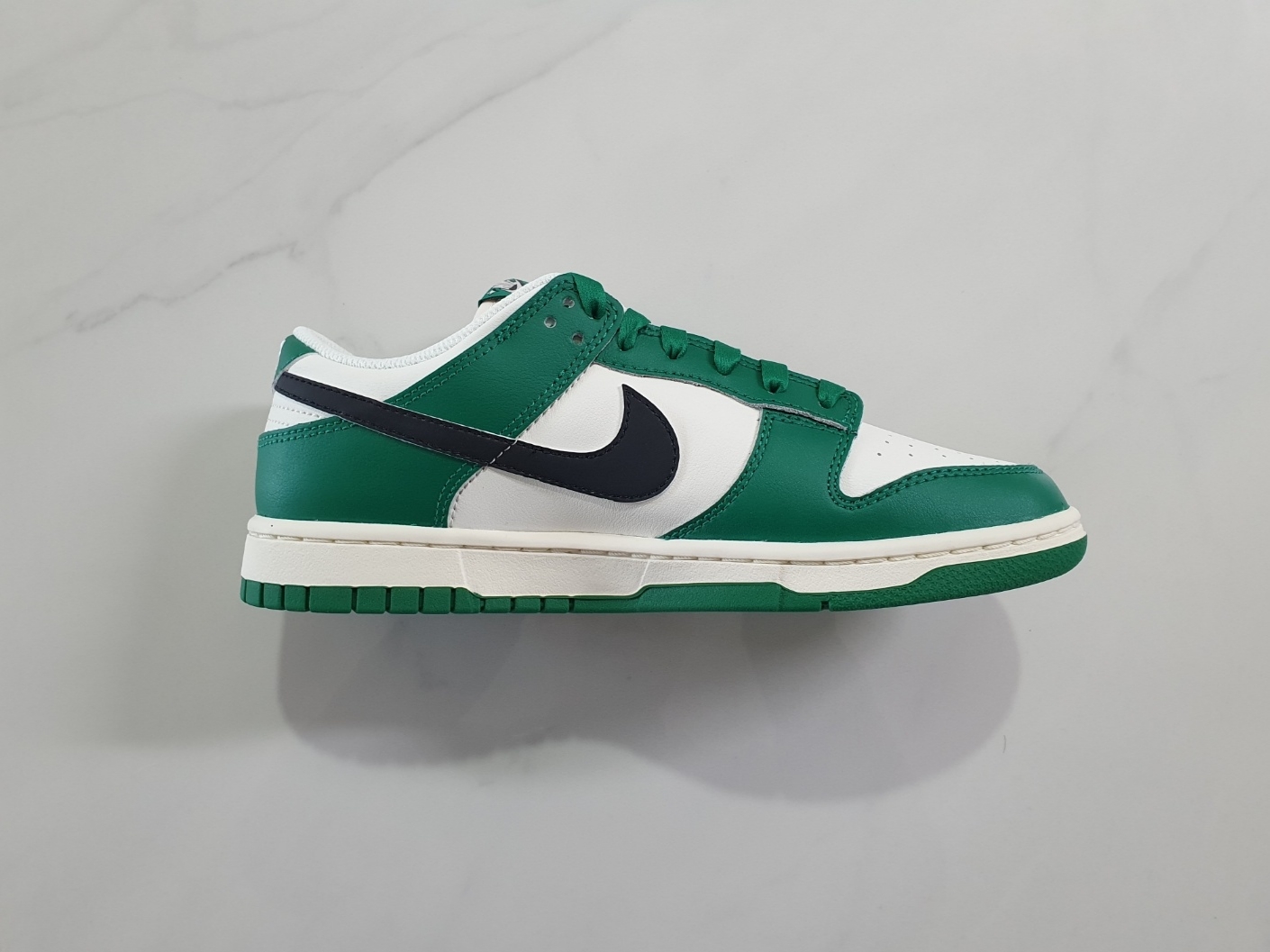 Nike Dunk Low Retro SE Jackpot Malachite 착용 스타일