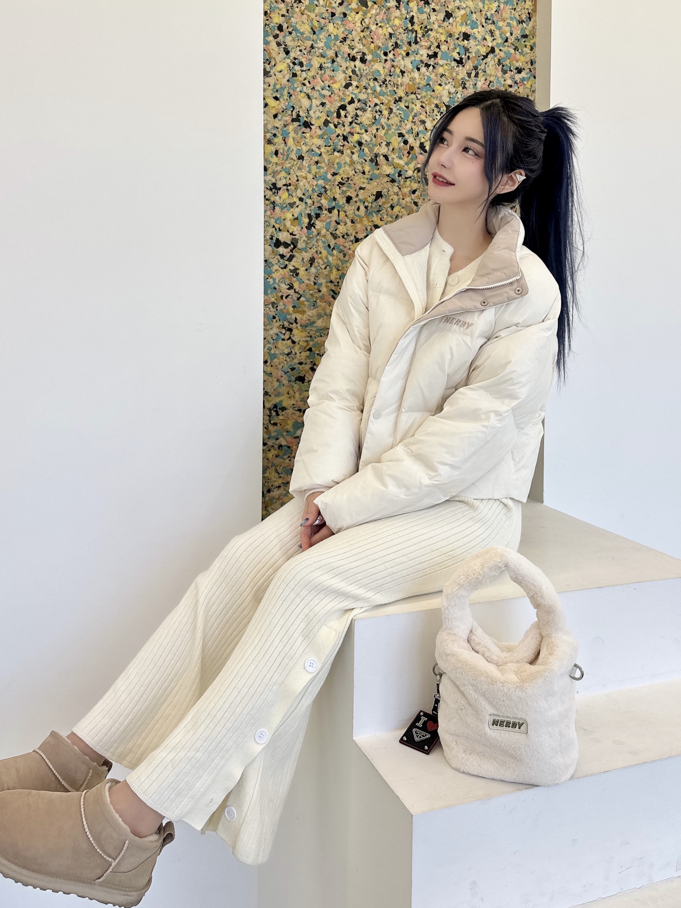 (W) UGG Classic Ultra Mini Boots Sand 착용 스타일 - 1
