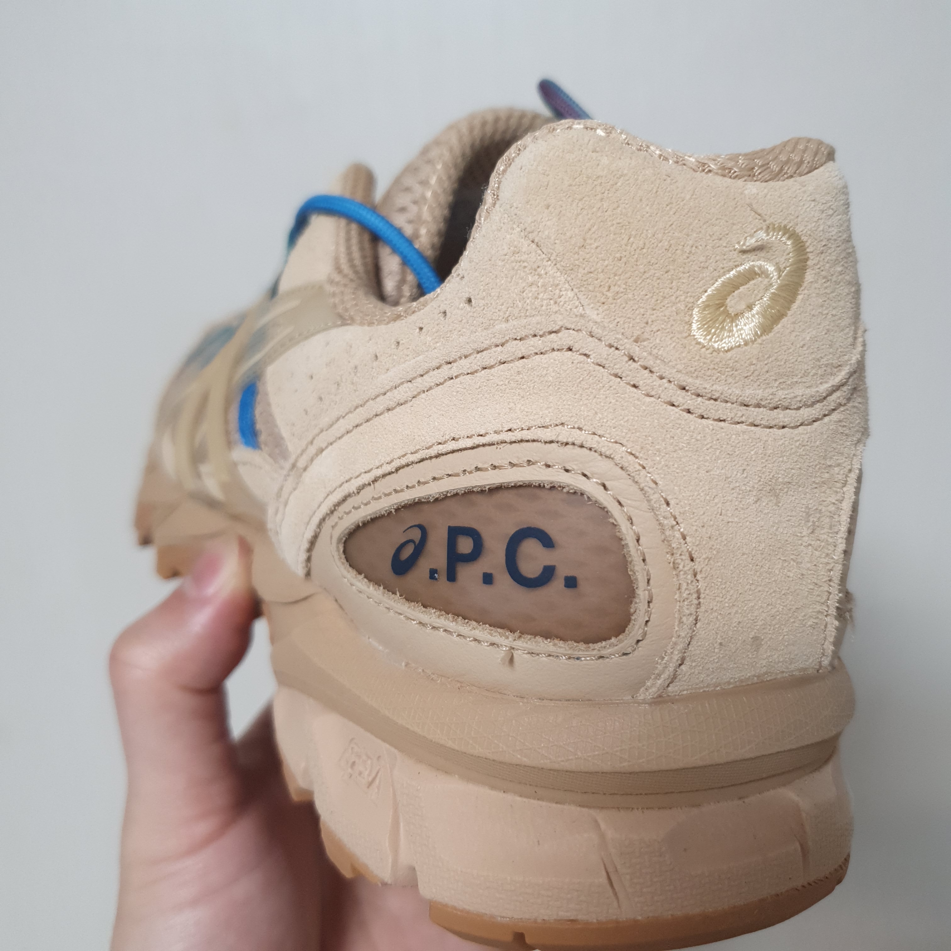 Asics x A.P.C. Gel-Sonoma 15-50 Beige 착용 스타일 - 2