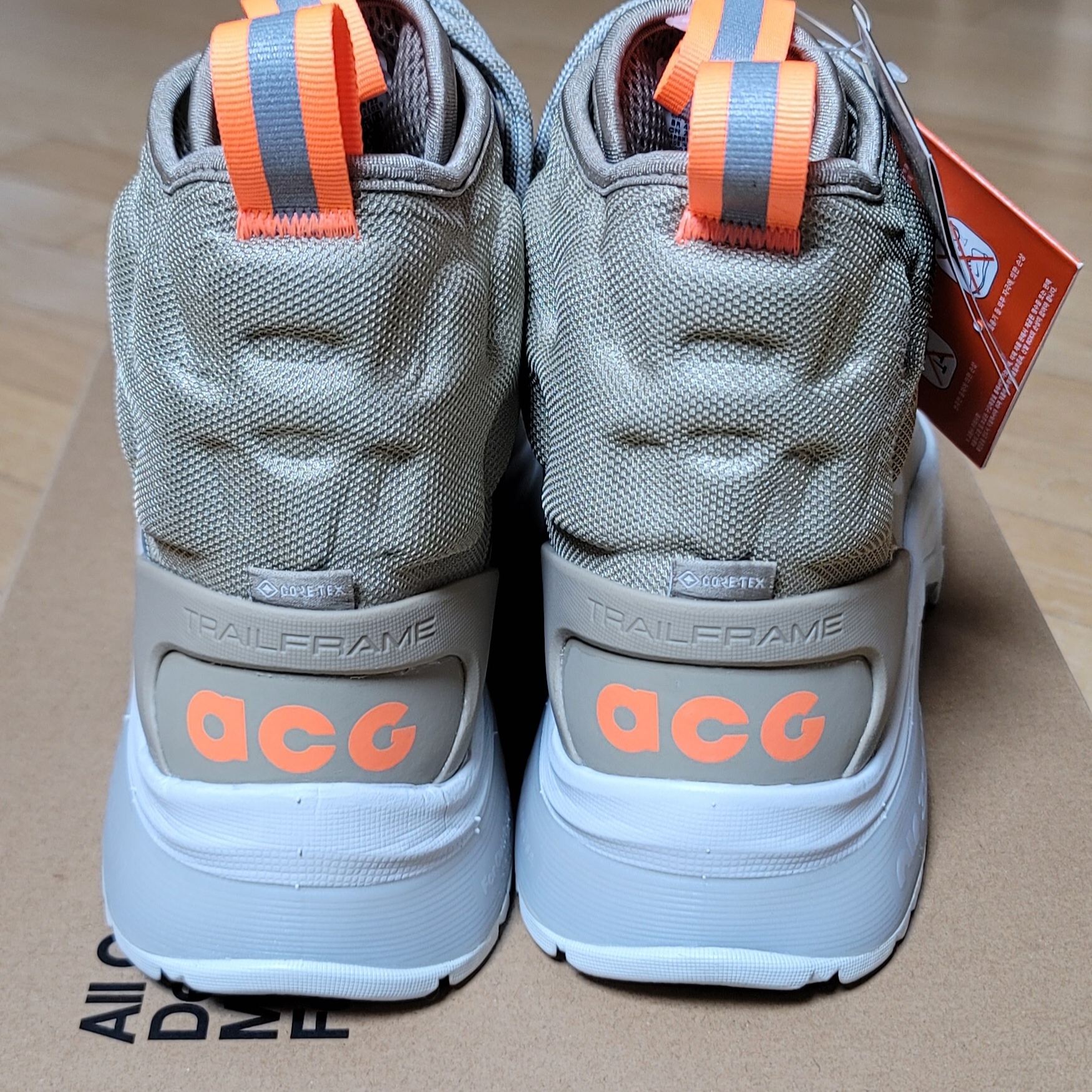 Nike ACG Air Zoom Gaiadome Gore-Tex Khaki Light Bone 착용 스타일 - 3