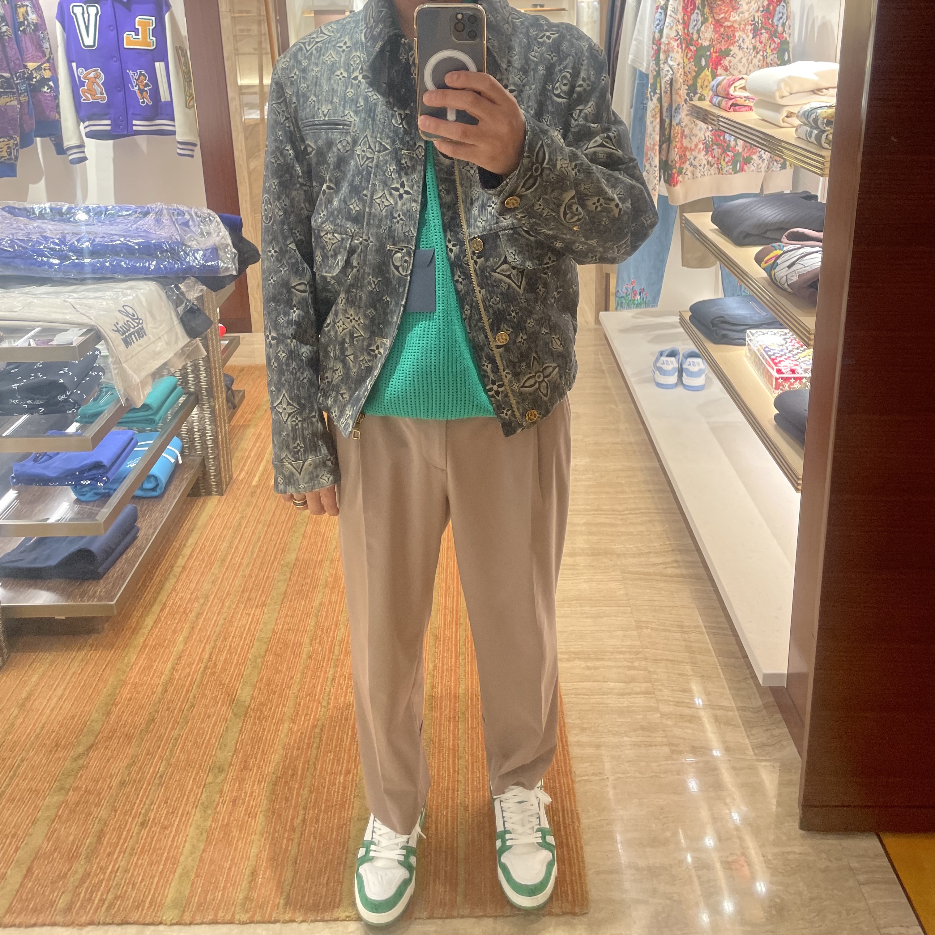 Louis Vuitton LV Trainer Sneakers Monogram Denim Green 착용 스타일