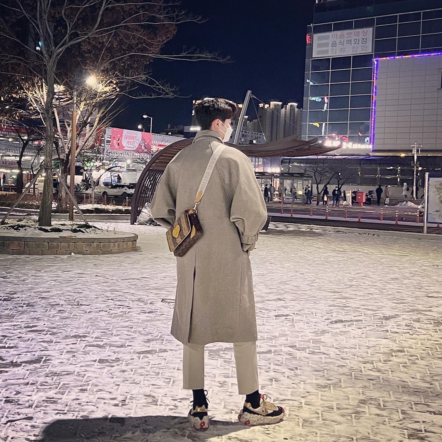 Louis Vuitton x Nigo Trio Messenger Marron, Nike x Undercover Overbreak Sail Gold 착용 스타일 - 1