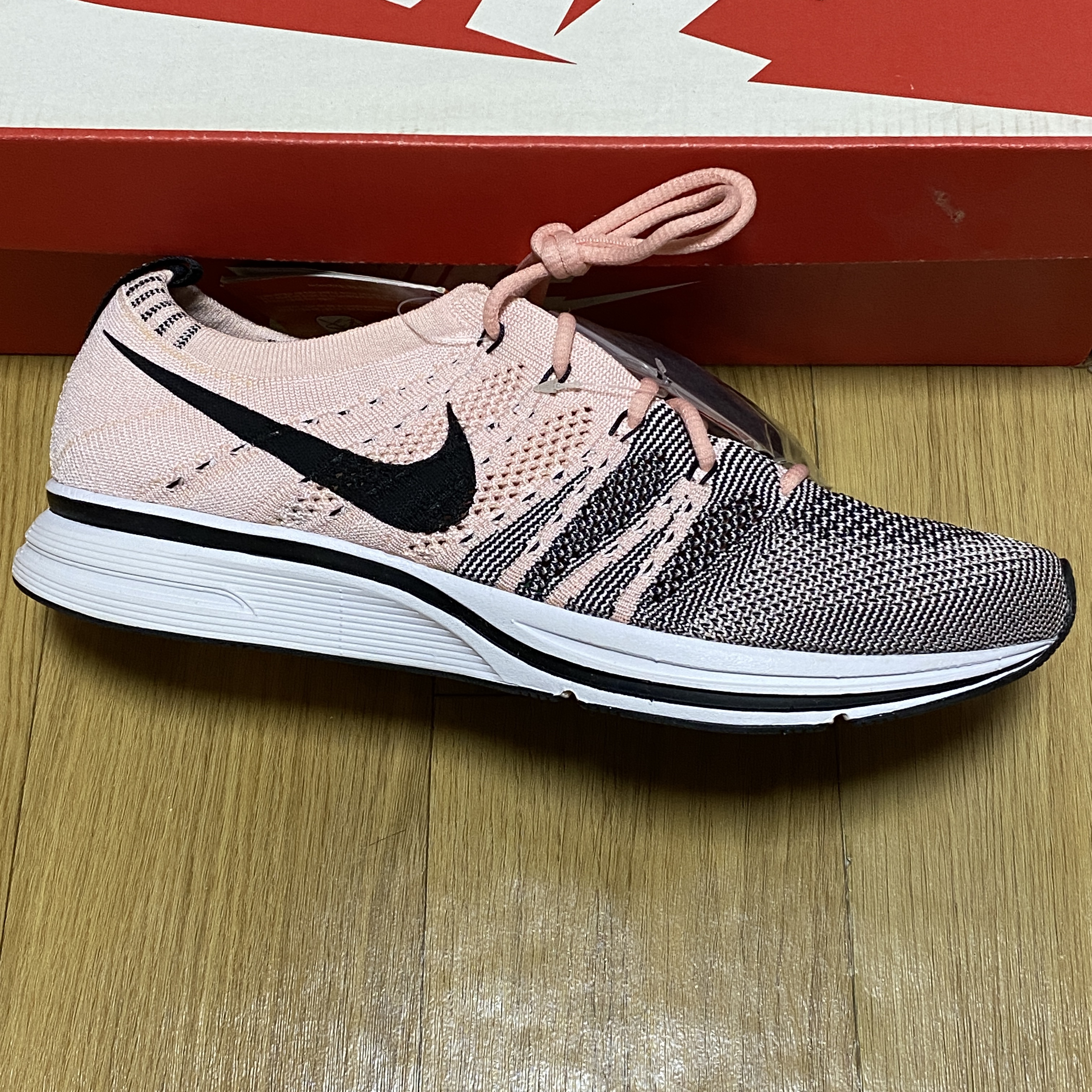 Nike Flyknit Trainer Sunset Tint 착용 스타일
