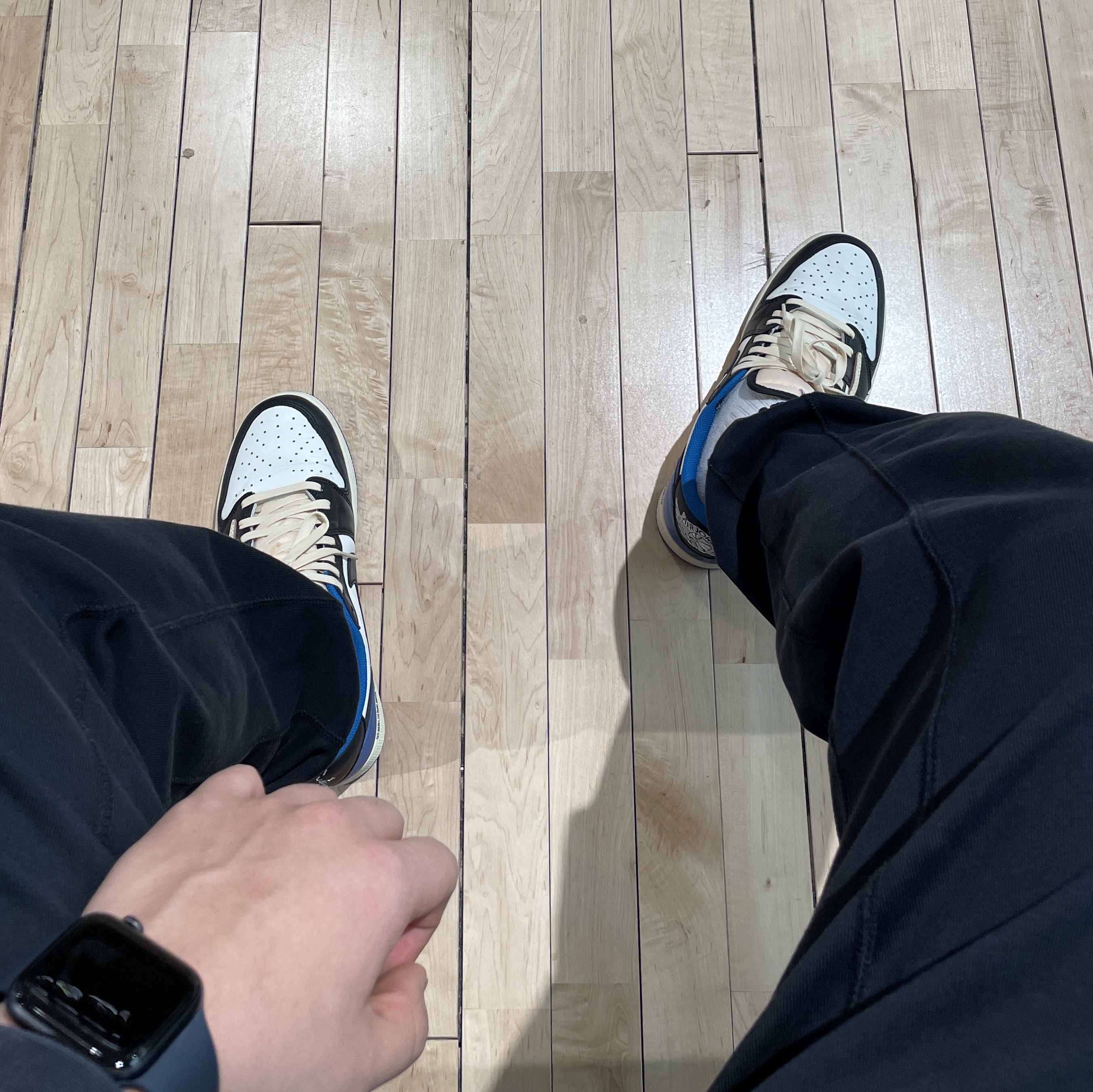 Jordan 1 x Travis Scott x Fragment Retro Low OG SP Military Blue 착용 스타일