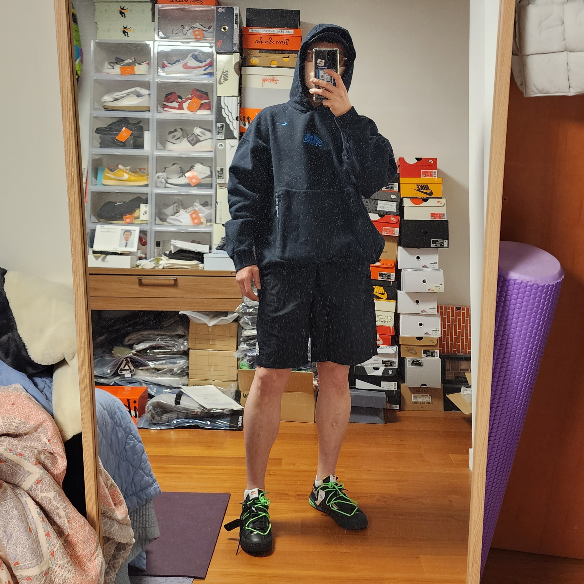Nike x Off-White NRG Fleece Hoodie Black - Asia, Nike x Off-White Blazer Low '77 Black and Electro Green 착용 스타일 - 4