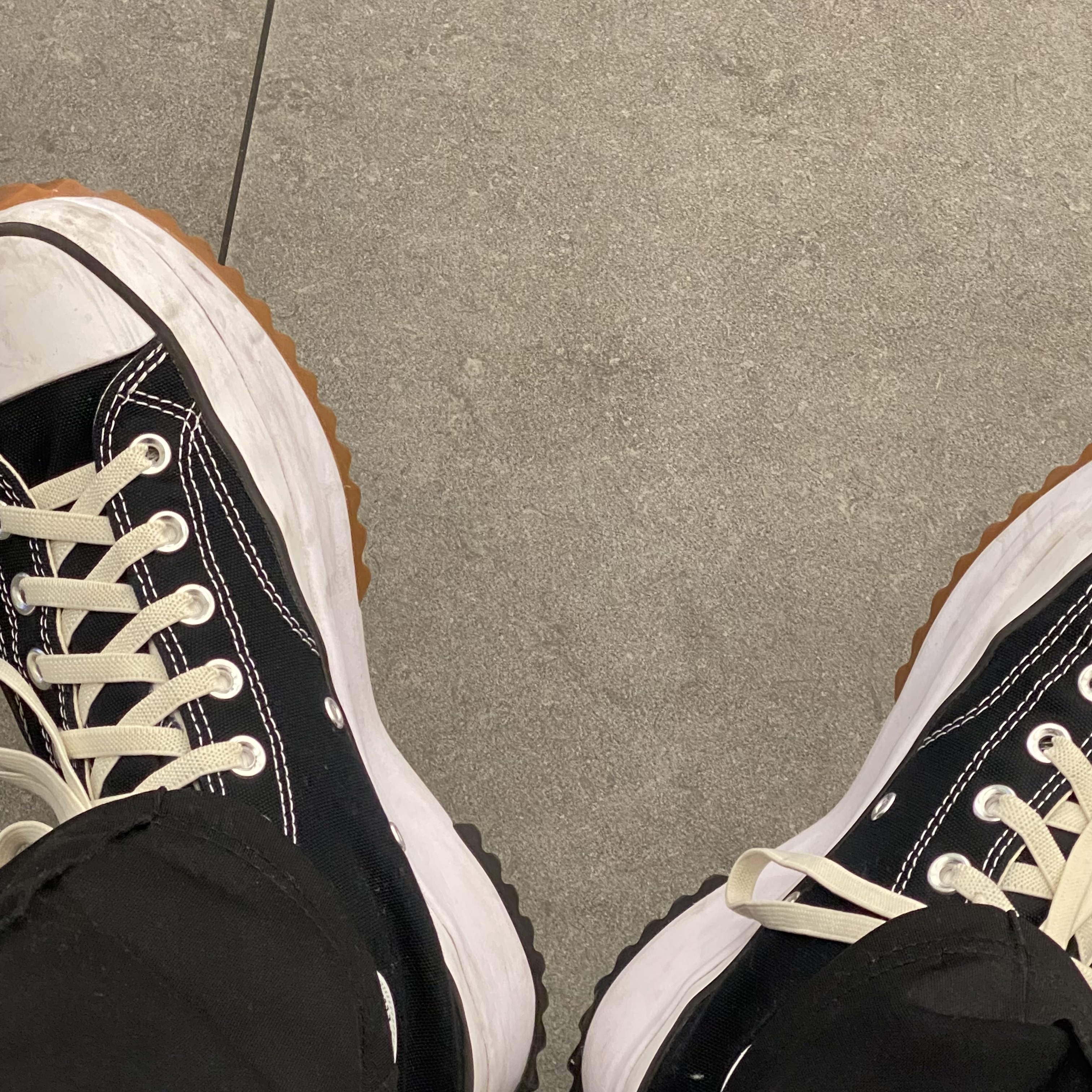 Converse Run Star Hike Hi Black White Gum 착용 스타일