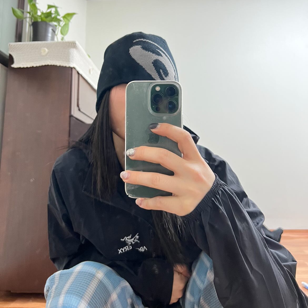 Arc'teryx Squamish Hoody Black, Apple iPhone 13 Pro Max 128GB Alpine Green (Korean Ver.) 착용 스타일