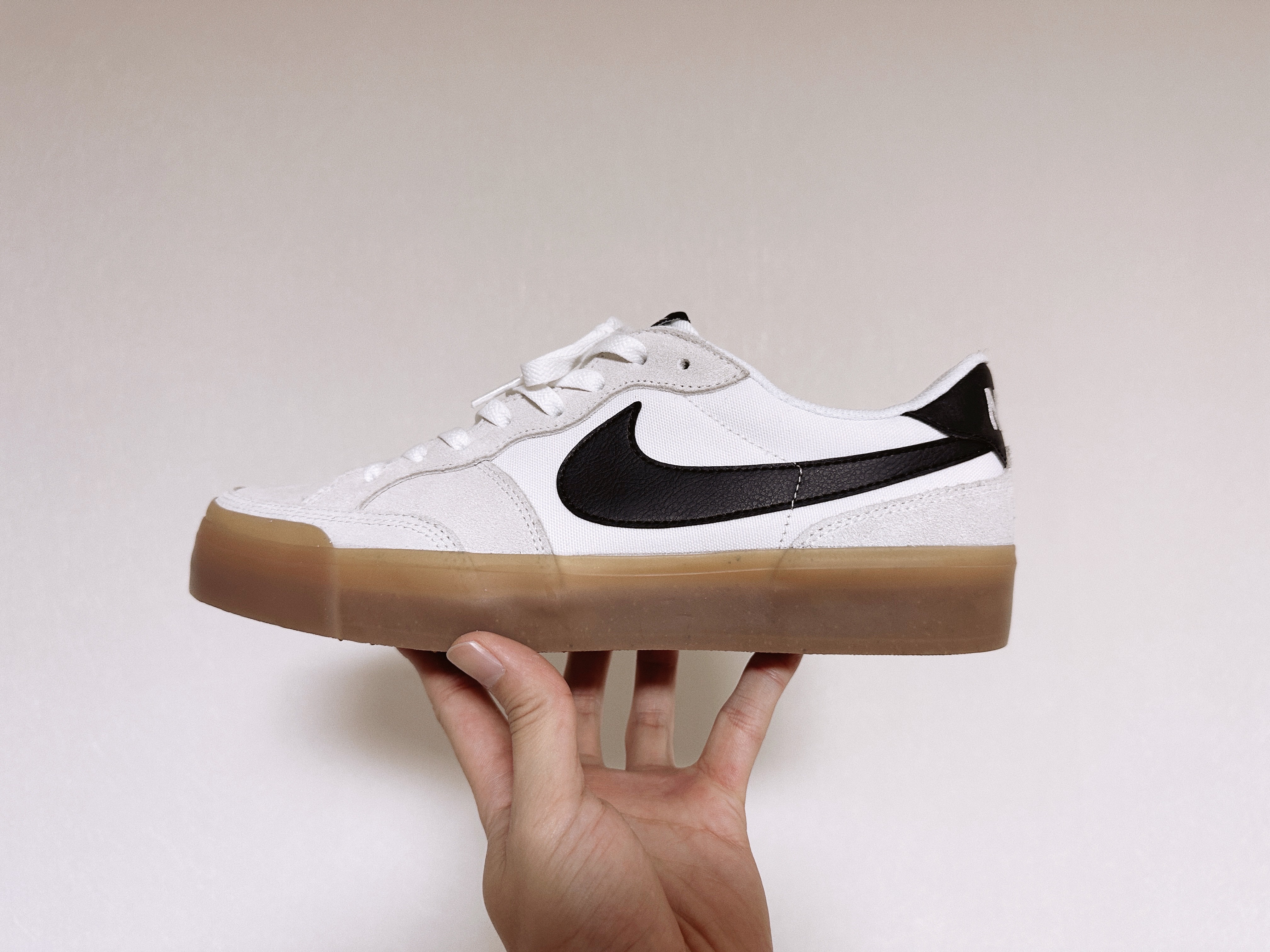 Nike SB Zoom Pogo Plus White Black 착용 스타일 - 1