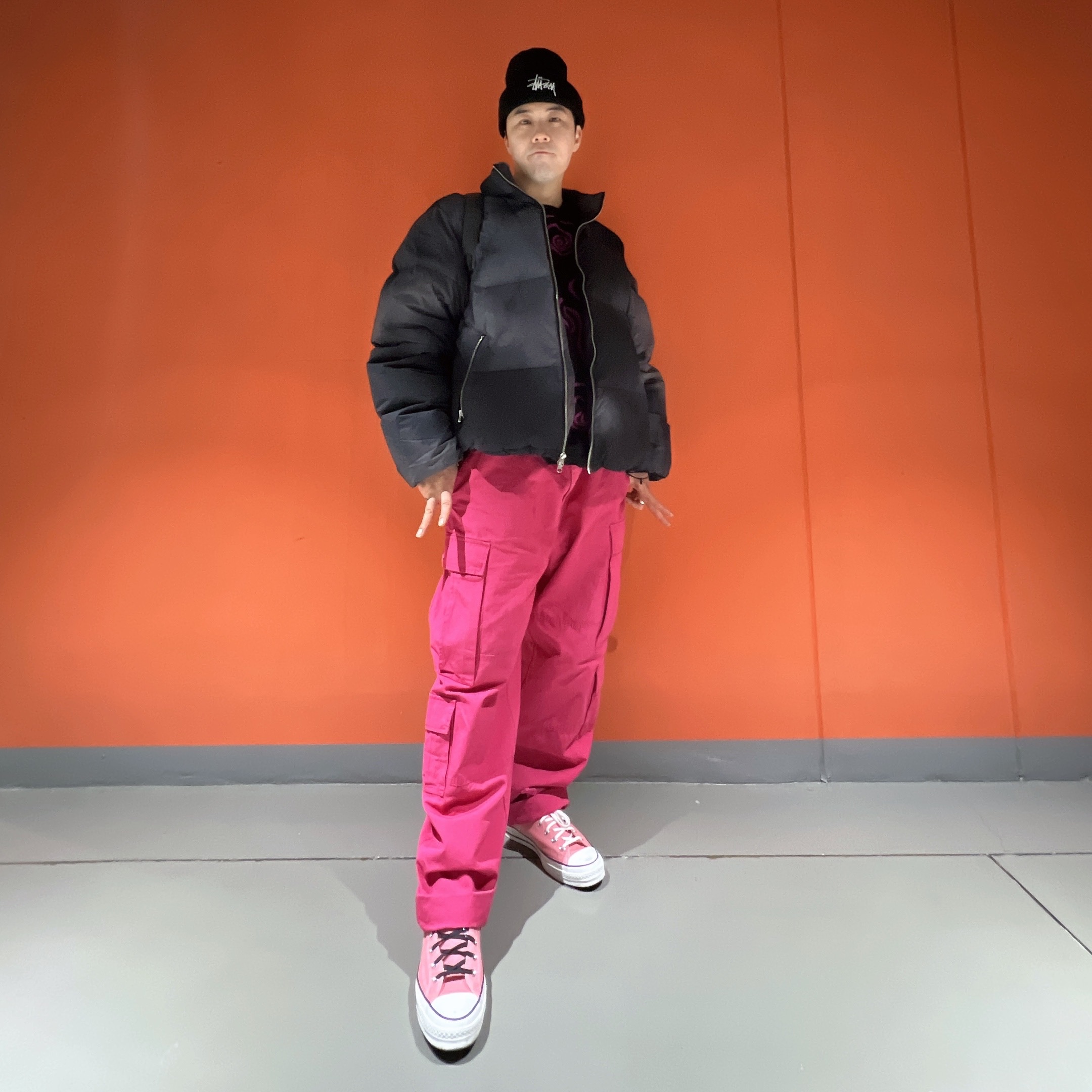 Stussy Recycled Nylon Down Puffer Vintage Black, Converse x Stussy Chuck 70 High Plumeria 착용 스타일