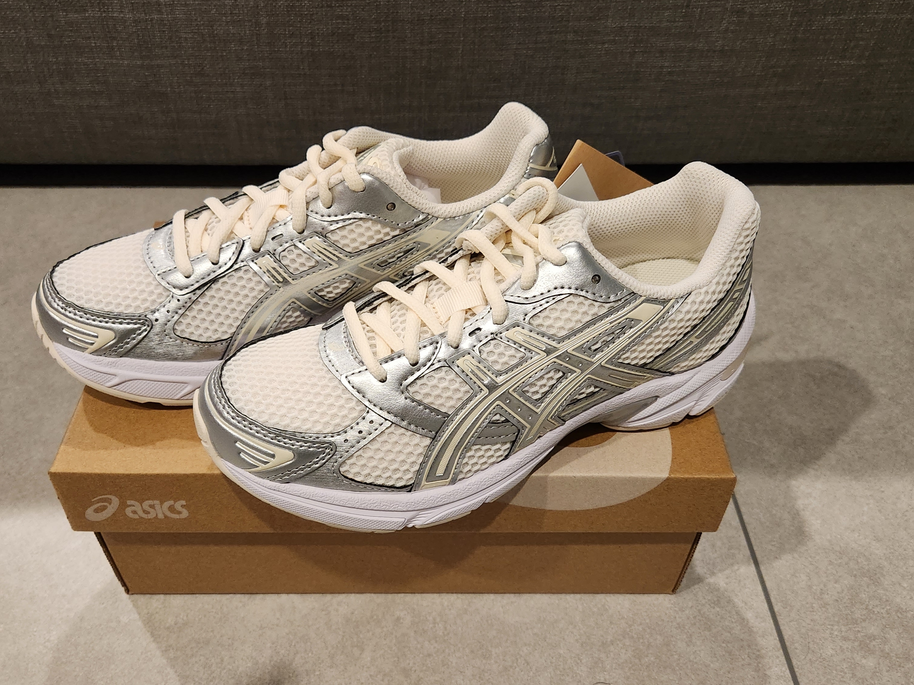 (W) Asics Gel-1130 Cream Pure Silver 착용 스타일