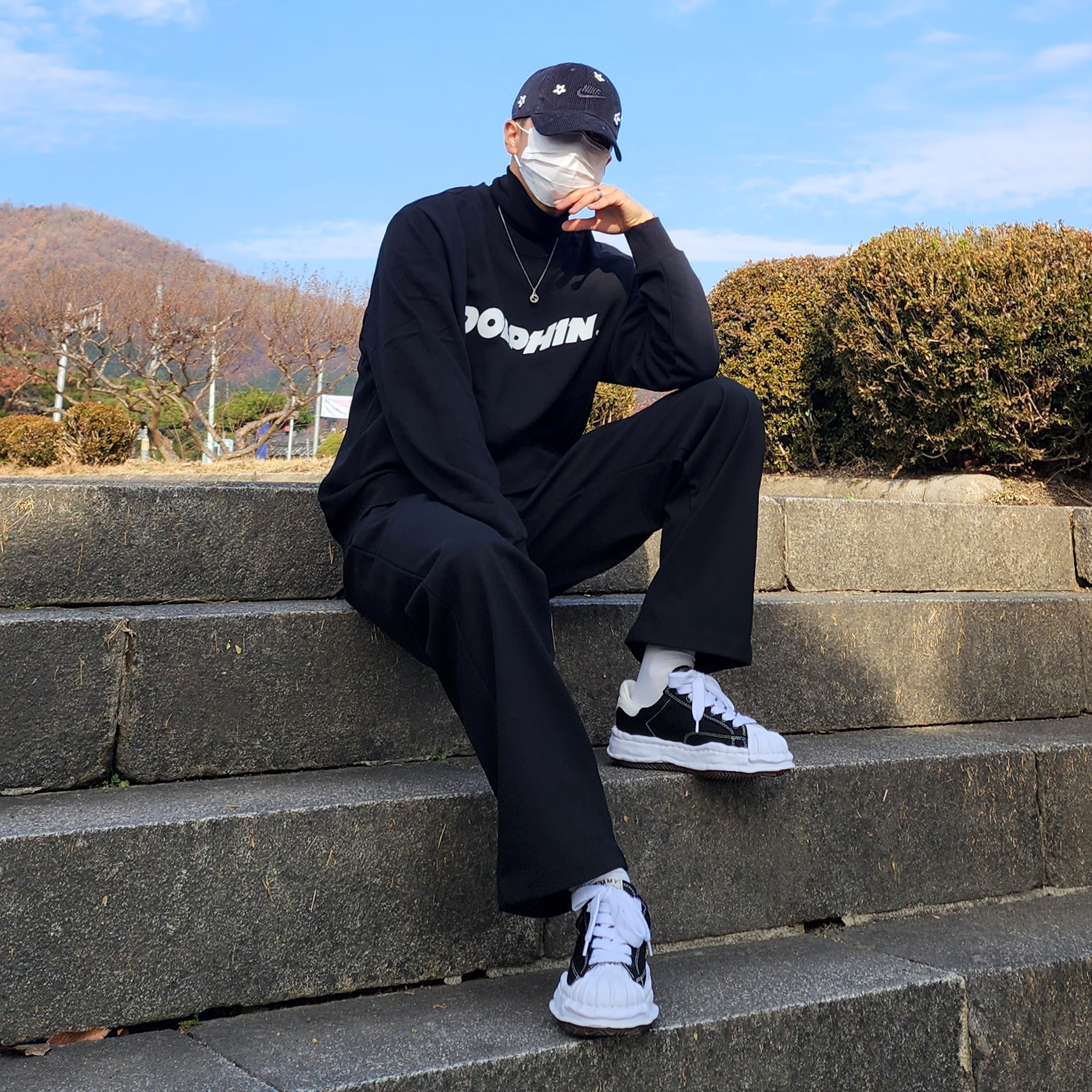 Maison Mihara Yasuhiro Blakey OG Sole Canvas Low-top Sneakers Black White 착용 스타일 - 2